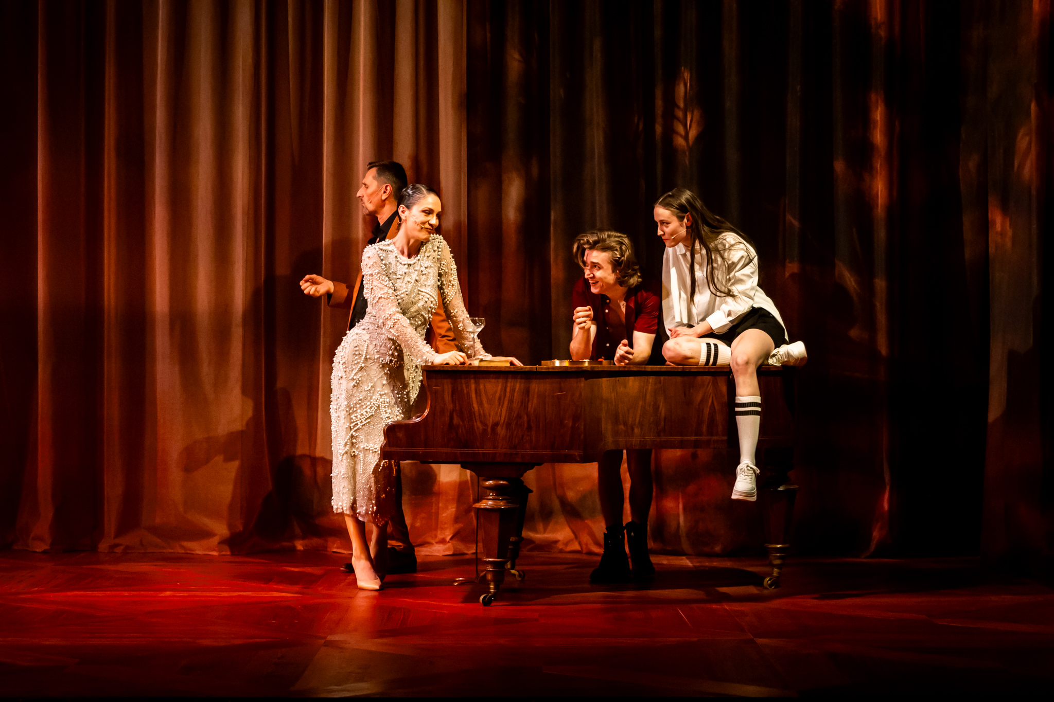 Skats no Sibiu (Rumānija) Radu Stanca Nacionālā teātra izrādes “Teorēma’’ (rež.) Eižens Džebeļanu // Foto – Mihail Nestor