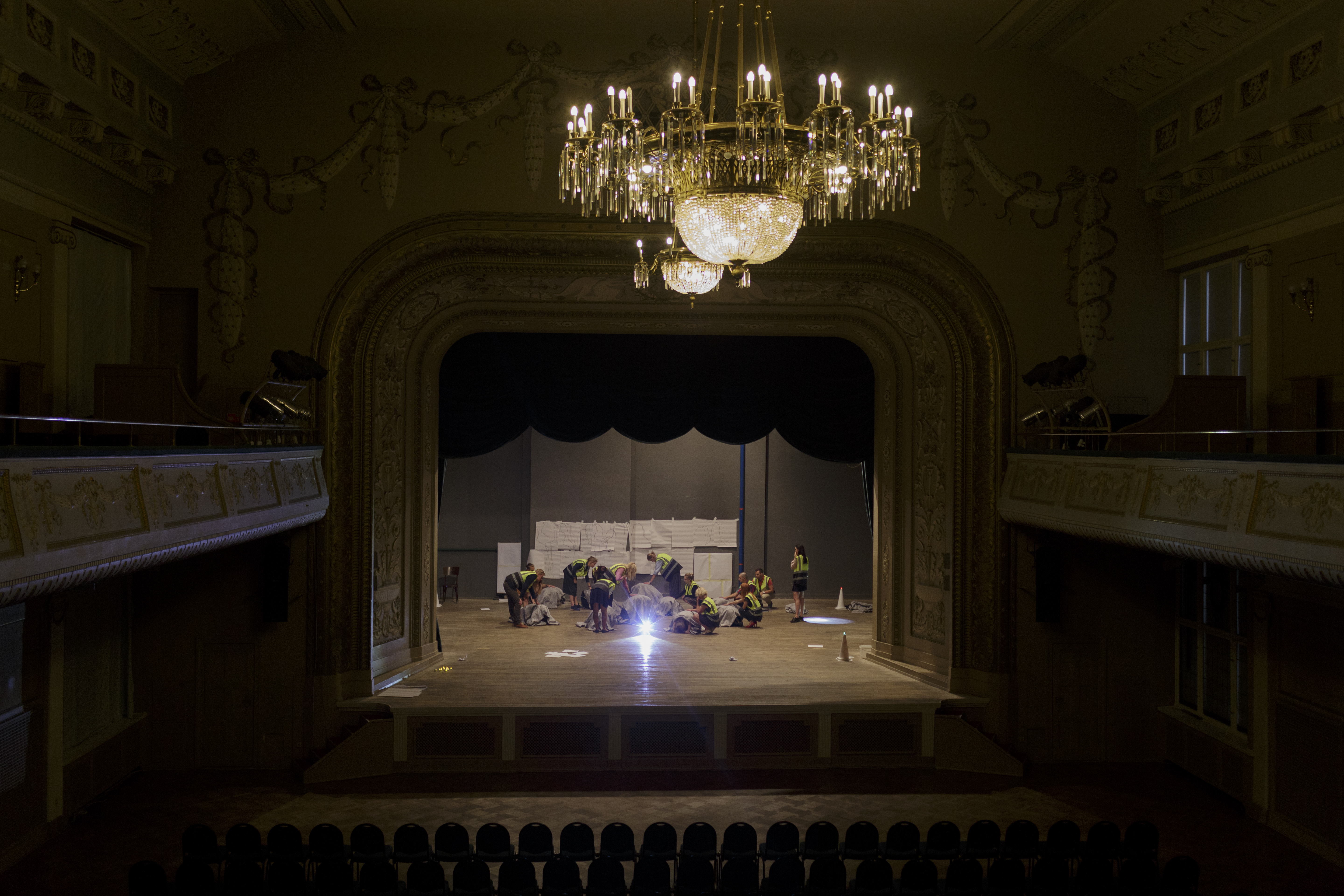 Skats no izrādes "Statisti" // Foto – Andrejs Strokins