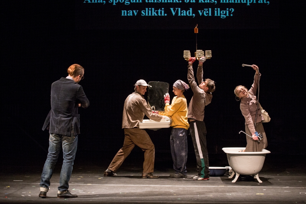 Skats no izrādes "Cerību ezers" // Foto – Jānis Deinats