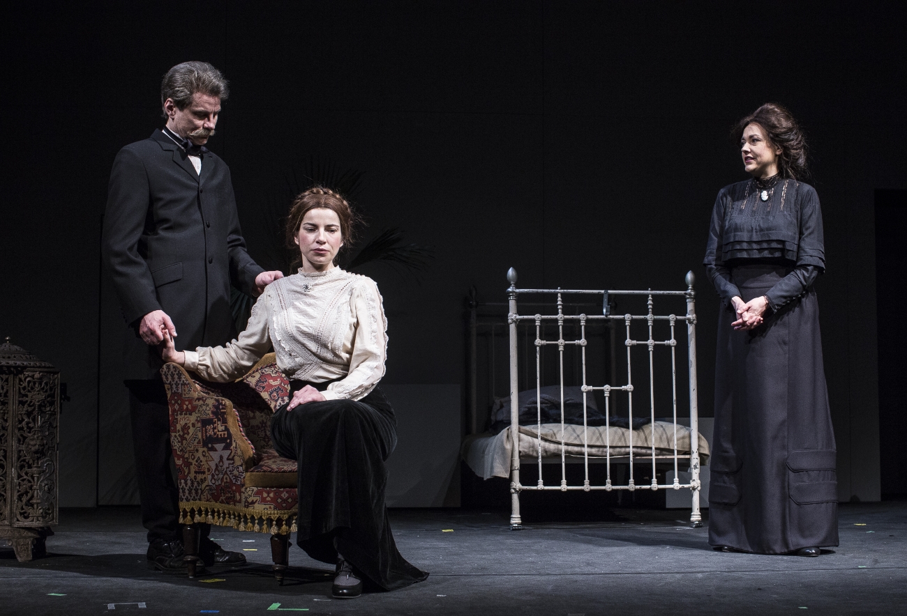 Pēteris Stučka – Andis Strods, Dora Stučka – Jana Čivžele, Aspazija – Baiba Broka // Foto – Jānis Deinats