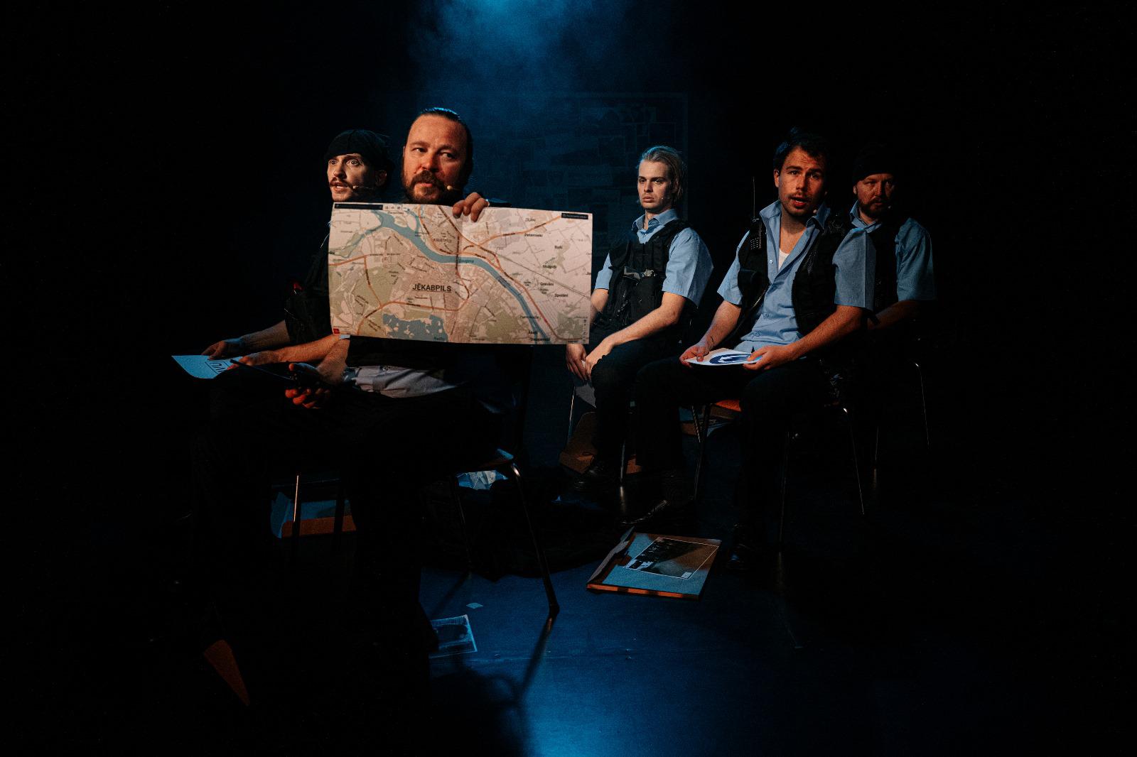 Skats no "Dirty Deal Teatro" izrādes "Alfas" (komp. Edgars Raginskis) // Publicitātes foto