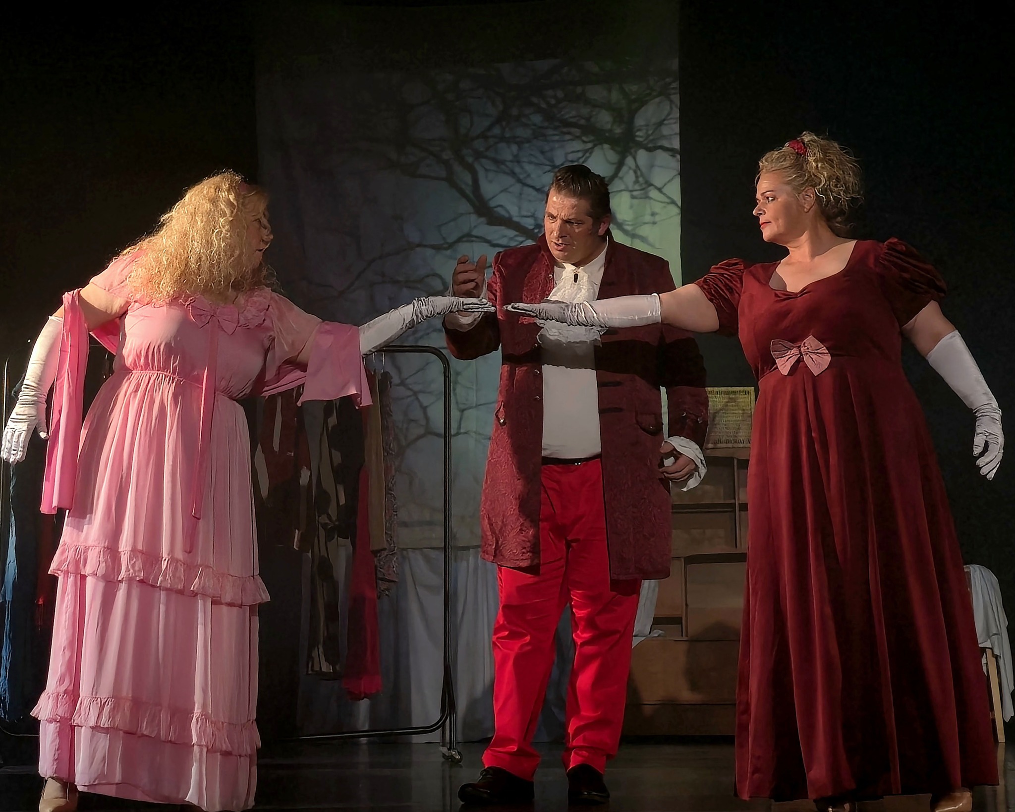 Skats no Birmingemas Mazā teātra izrādes “Arlabunakti!” (rež. Selīna Briežkalna) // Foto – Madara Kučinska