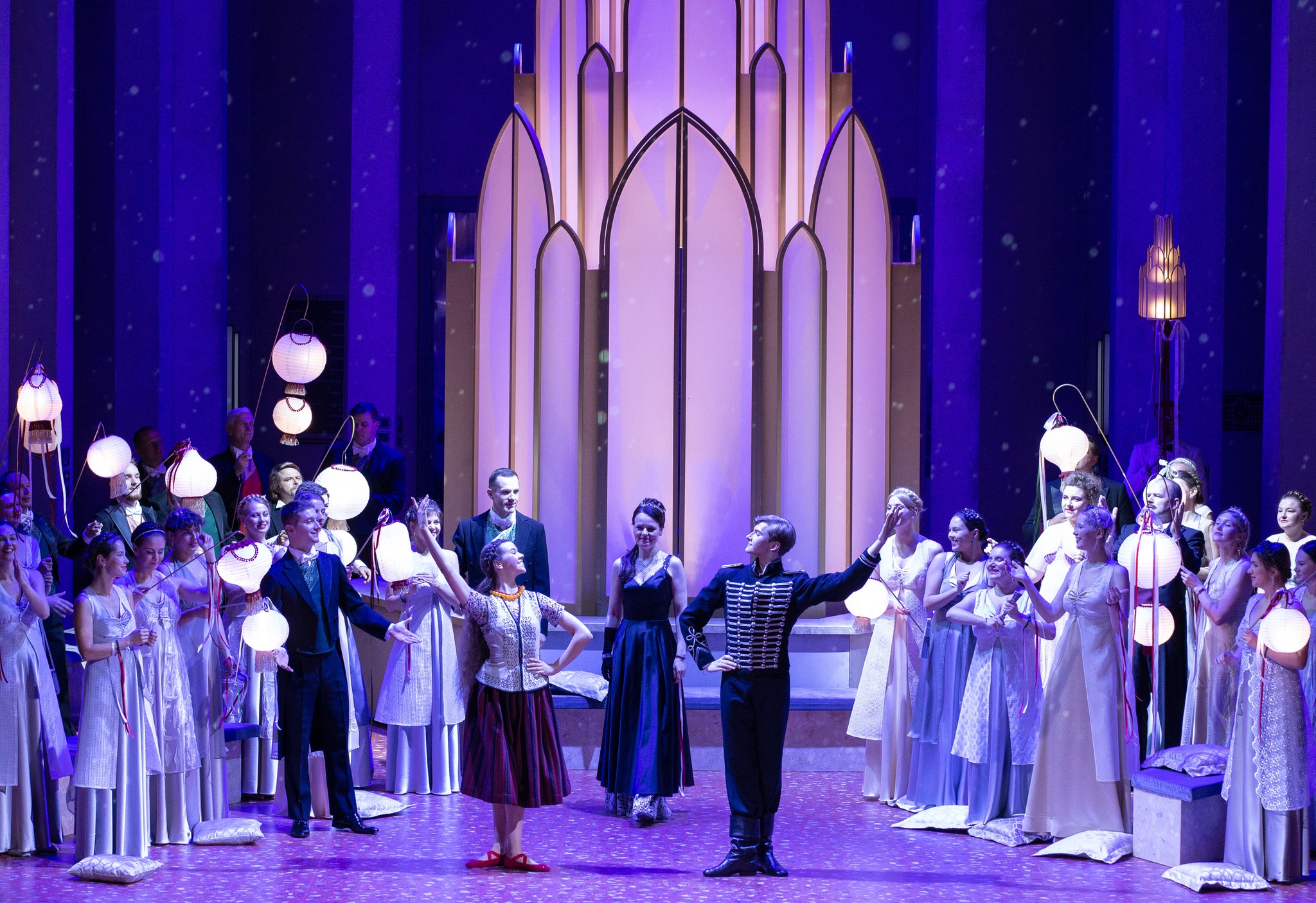 Skats no operetes "Jautrā atraitne" // Foto – Agnese Zeltiņa