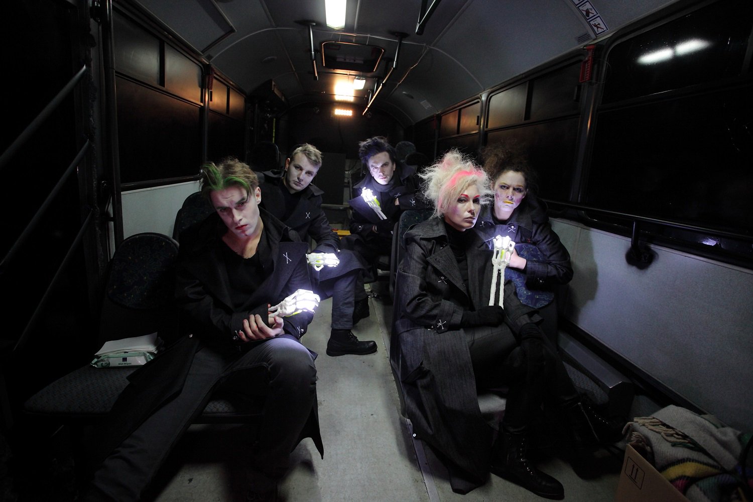 Skats no LNT izrādes "Šausmu autobuss" (2016, rež. K. Krūmiņš) // Publicitātes foto