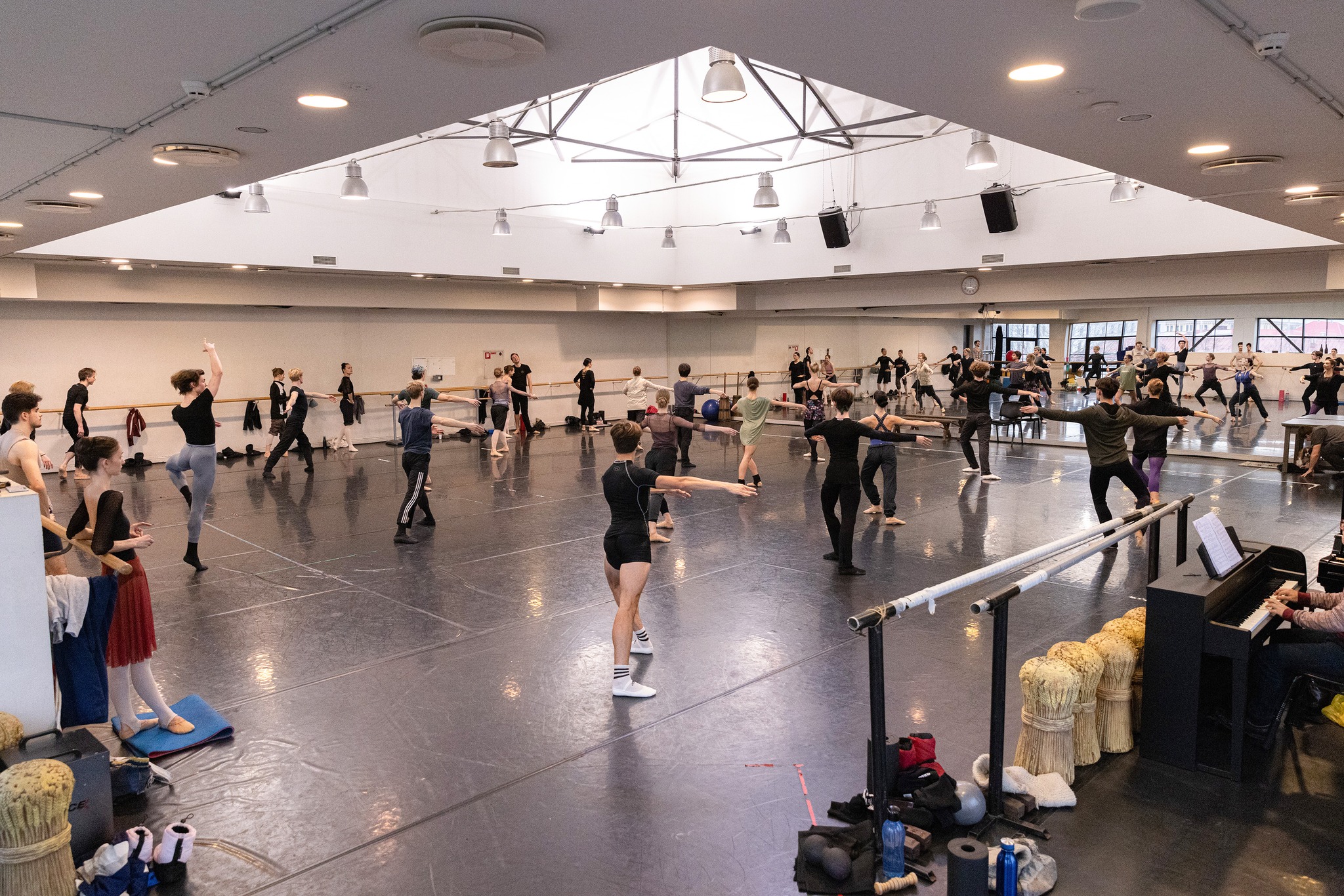Skats no baleta meistarklases Latvijas Nacionālajā operā un baletā // Foto – Jānis Ķeris, LNOB arhīvs