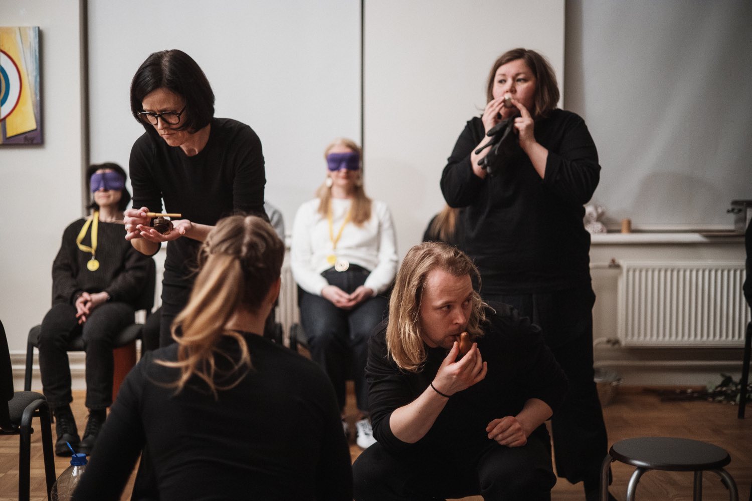 Skats no Cēsu Mazā teātra izrādes "Bezgalīgais ritums" // Foto – Matīss Markovskis