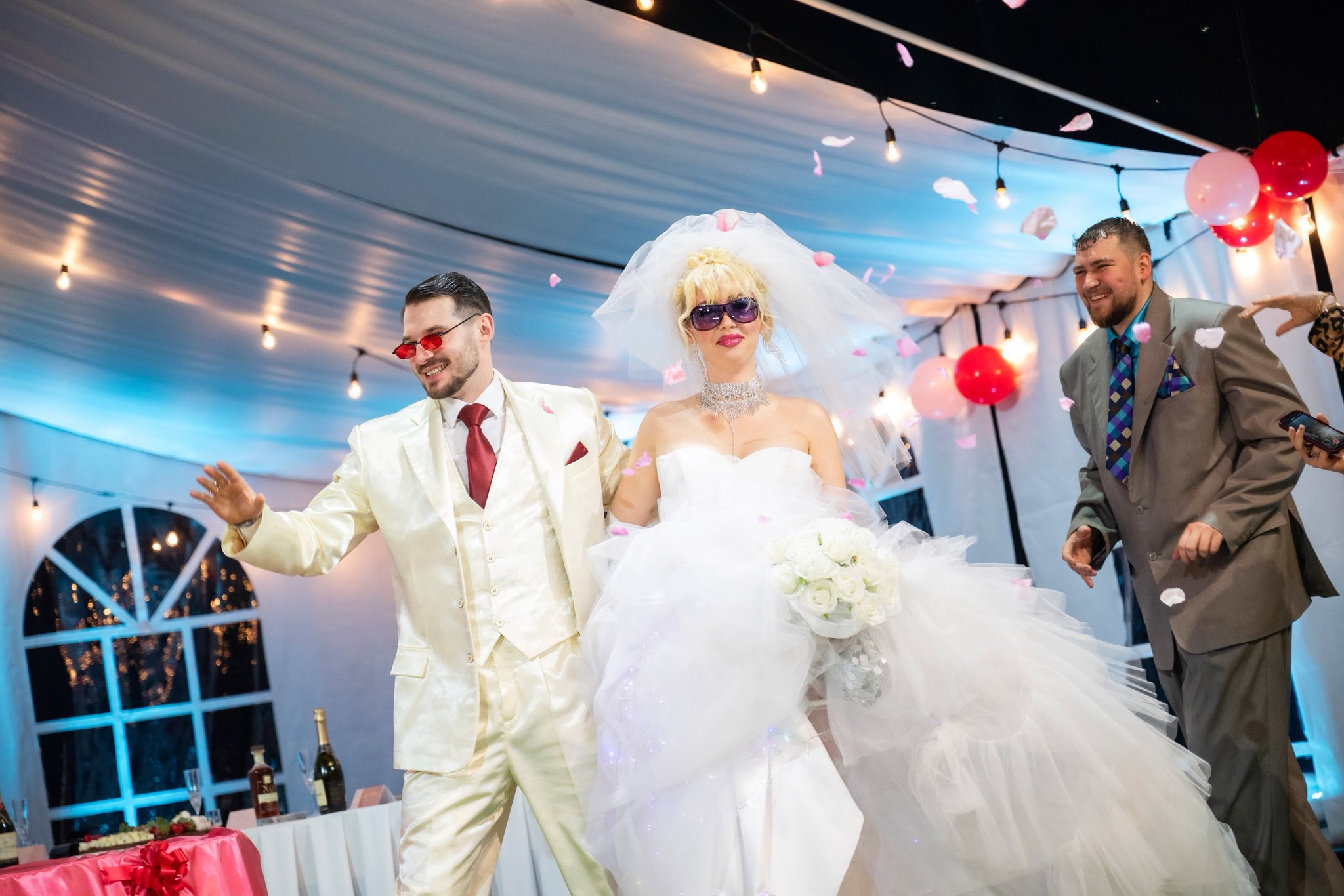 Skats no Mihaila Čehova Rīgas Krievu teātra izrādes "Bolderāja" (2026, rež. Elmārs Seņkovs). Centrā: Elīna Bartkeviča – Anastasija Dorofejeva-Rumjanceva // Foto – Kristaps Kalns