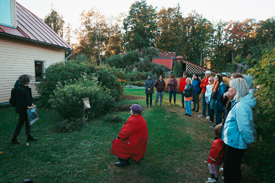 Skats no kopienas teātra izrādes “No Ceikstes līdz Aiviekstei” (2020) // Publicitātes foto