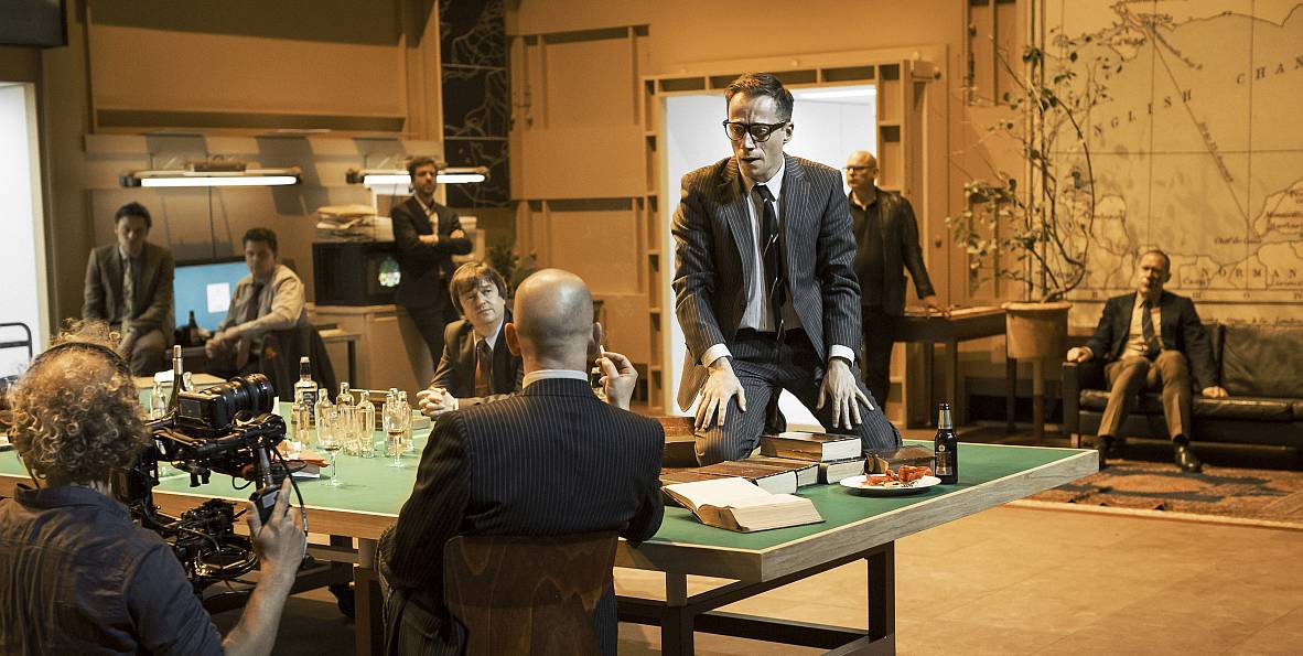 Skats no Amsterdamas teātra "Toneelgroep" izrādes "Kara valdnieki" (rež. Ivo van Hove) // Publicitātes foto