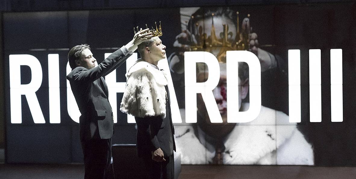 Skats no Amsterdamas teātra "Toneelgroep" izrādes "Kara valdnieki" (rež. Ivo van Hove) // Publicitātes foto