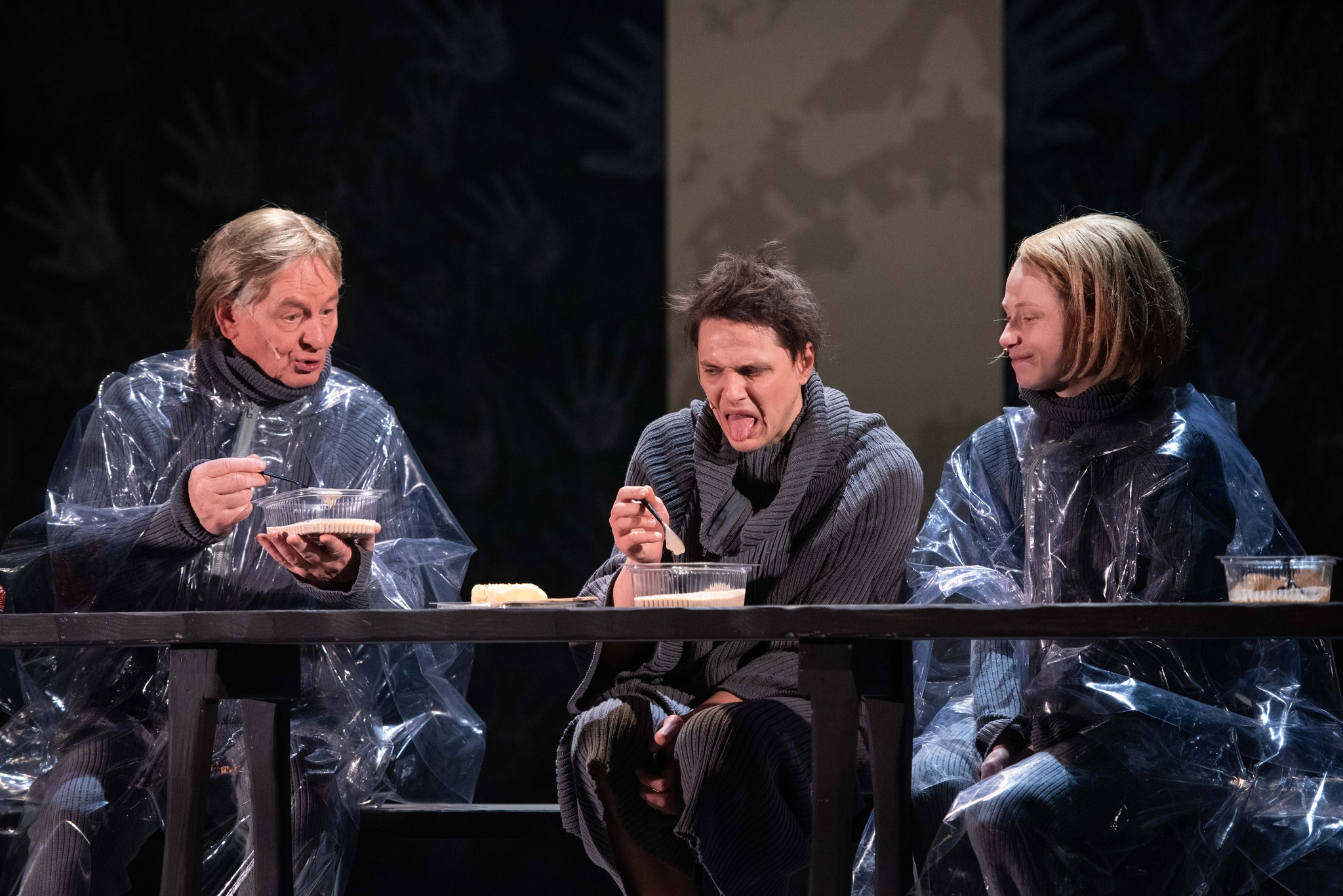 Skats no izrādes "Vīrs, kas zināja čūskuvārdus" // Foto – Kristaps Kalns