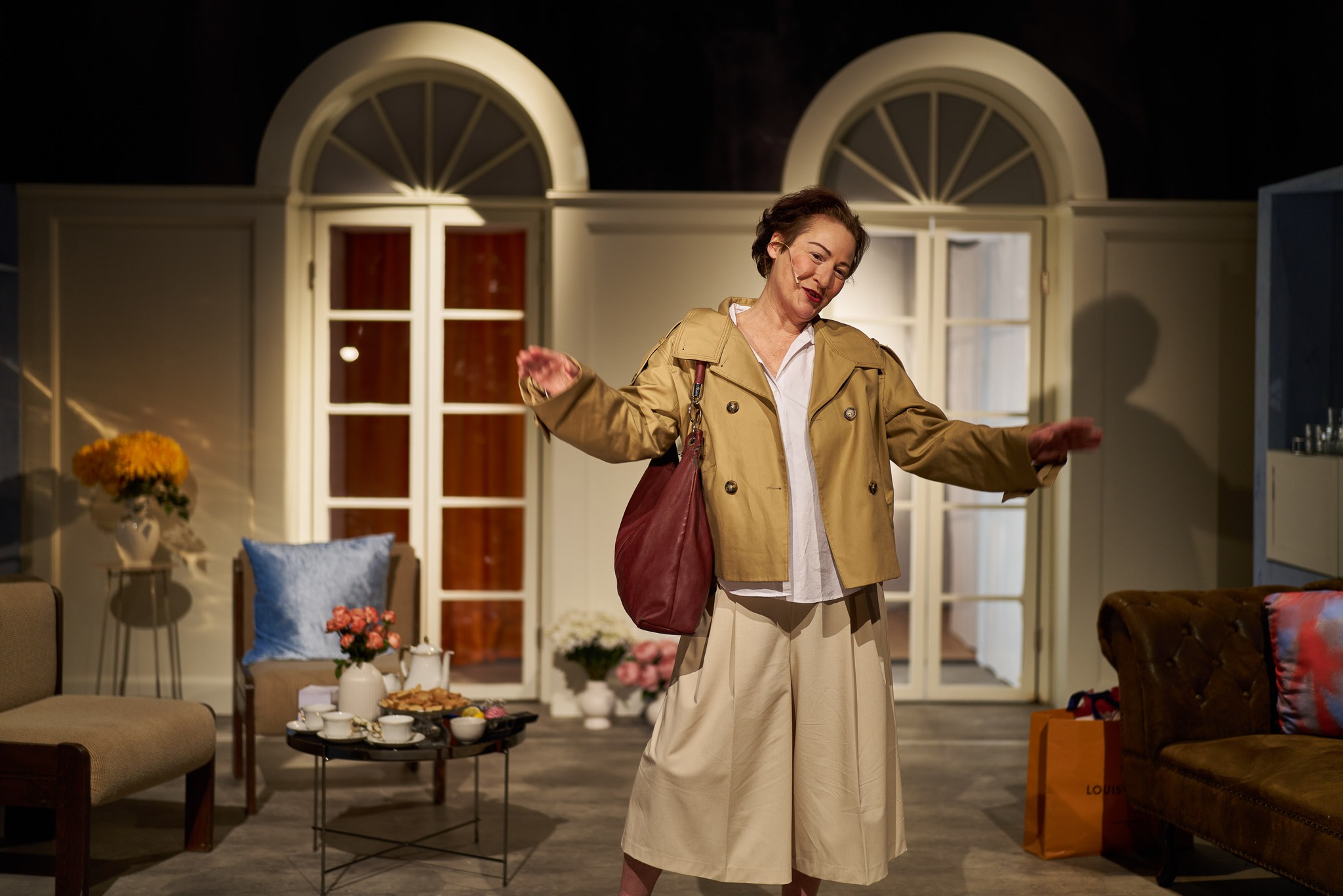 Skats no Prāgas "Na zábradl" teātra izrādes “Deloveja kundze” // Publicitātes foto