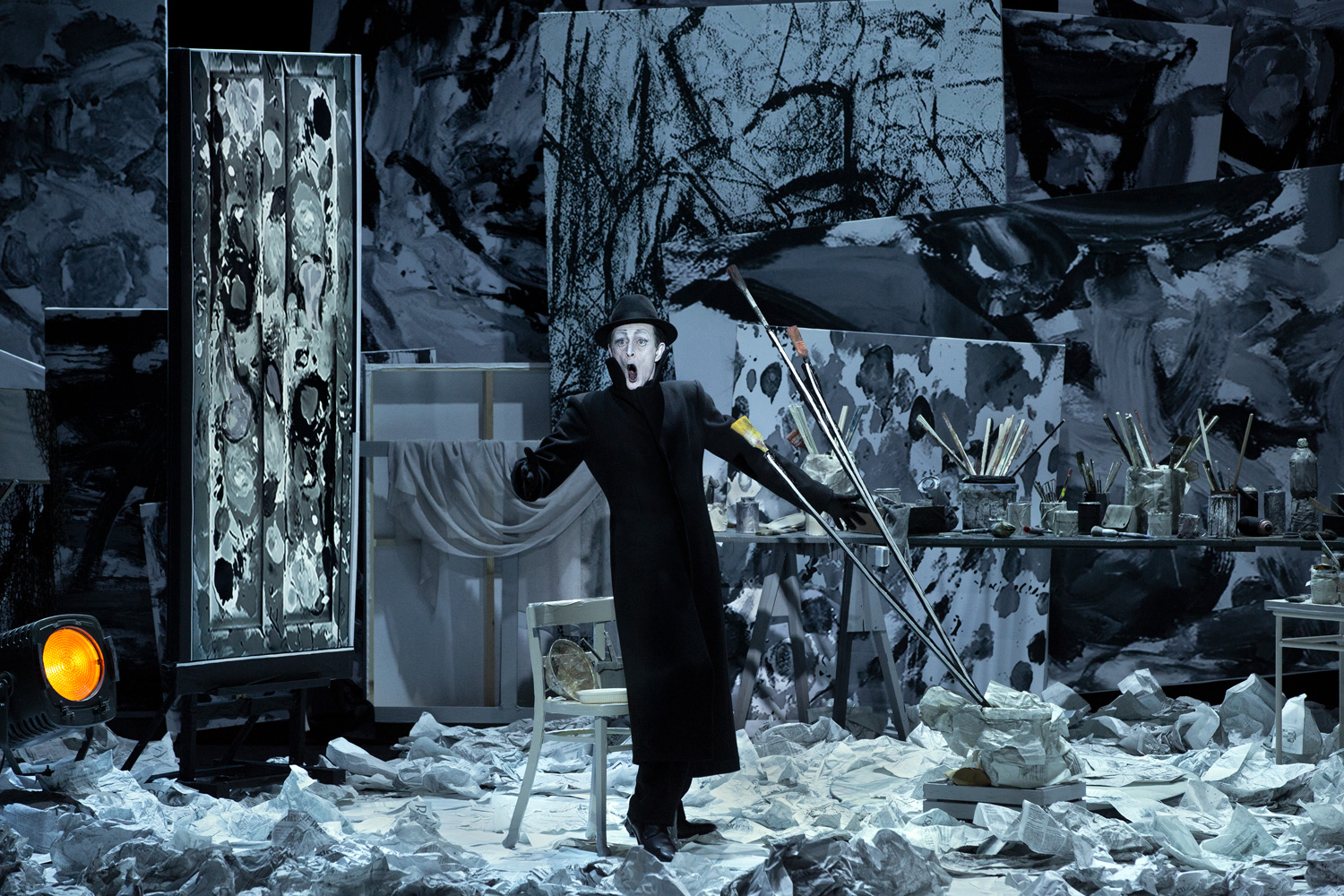 Skats no Nacionālā Kauņas drāmas teātra izrādes “Dorians” (rež. R. Vilsons) // Foto – Lucie Jansch