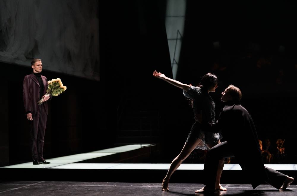 Skats no DT izrādes "Doriana Greja portrets" (rež. L. Groza-Ķibere) // Foto – Mārtiņš Vilkārsis