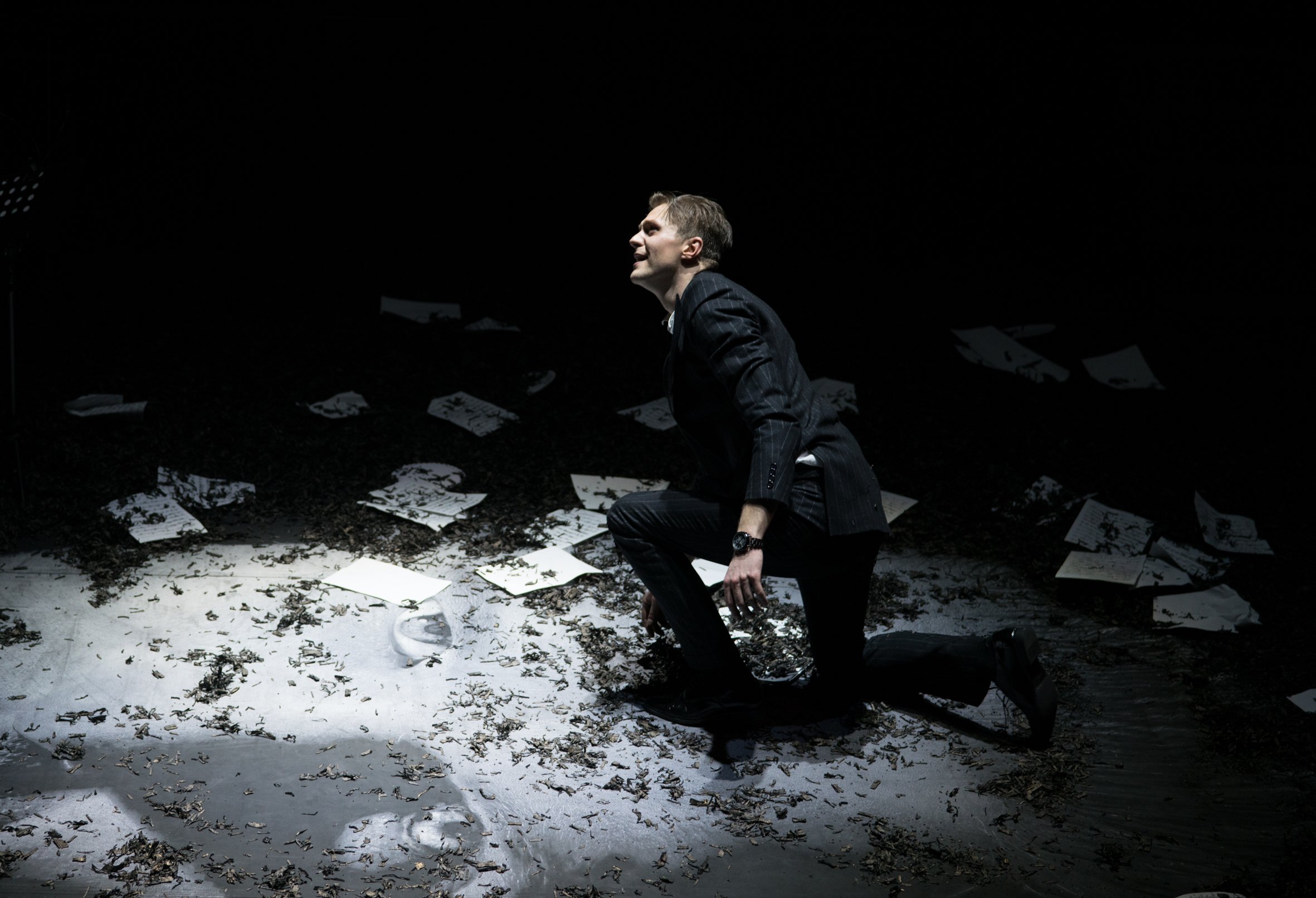 Skats no DT izrādes "Doriana Greja portrets" (rež. L. Groza-Ķibere) // Foto – Mārtiņš Vilkārsis