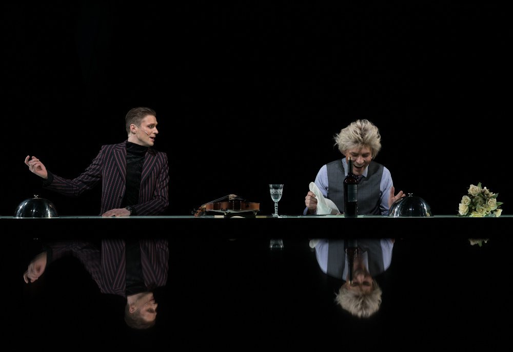 Skats no DT izrādes "Doriana Greja portrets" (rež. L. Groza-Ķibere) // Foto – Mārtiņš Vilkārsis