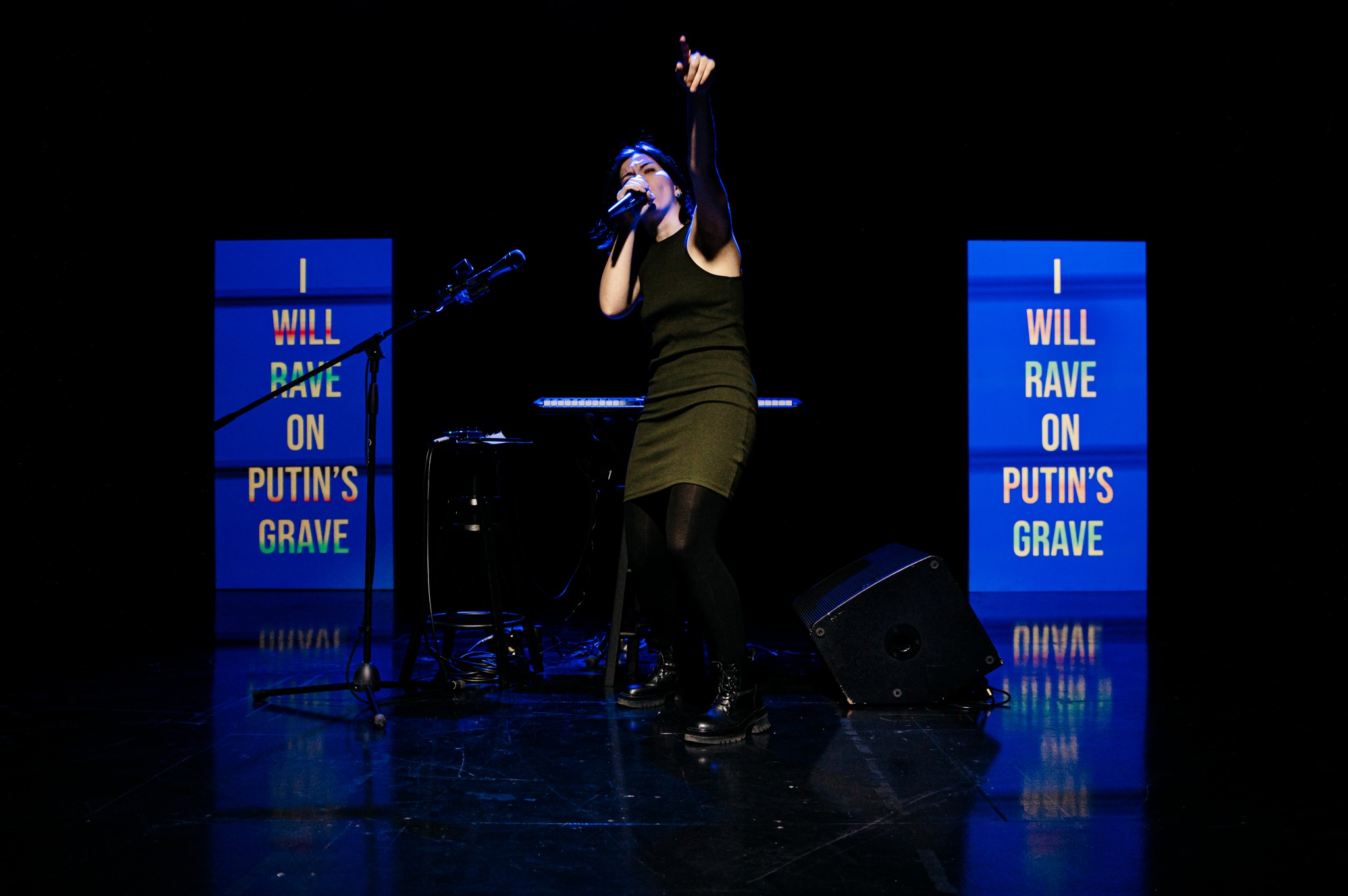 Skats no DDT izrādes "Drama Queen" (2022, autori V.Sīlis, S. Meļņikova) // Foto – Aivars Ivbulis