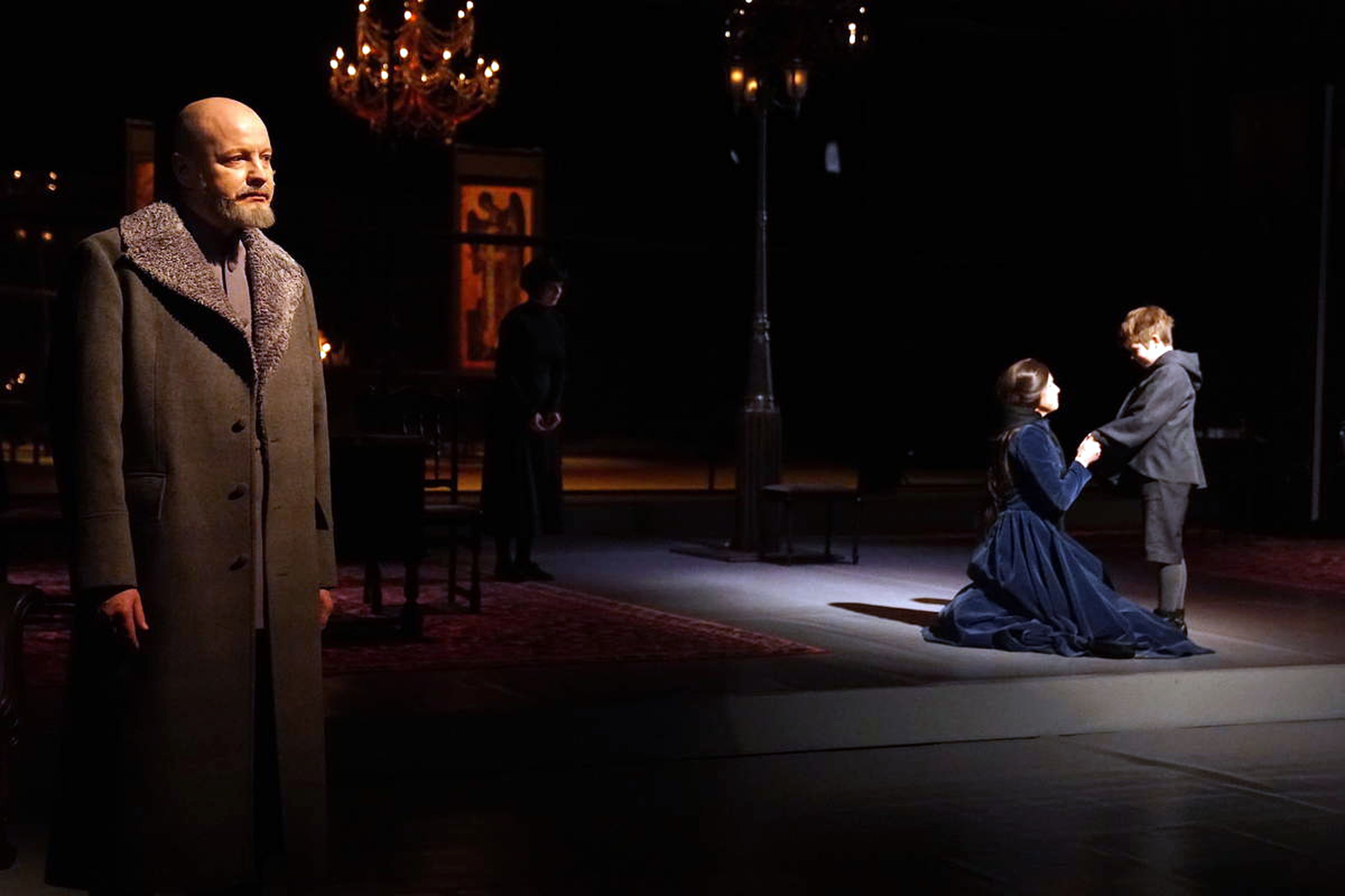 Skats no DT izrādes "Kareņins" (rež. Dž. Dž. Džilindžers) // Foto – Marko Rass