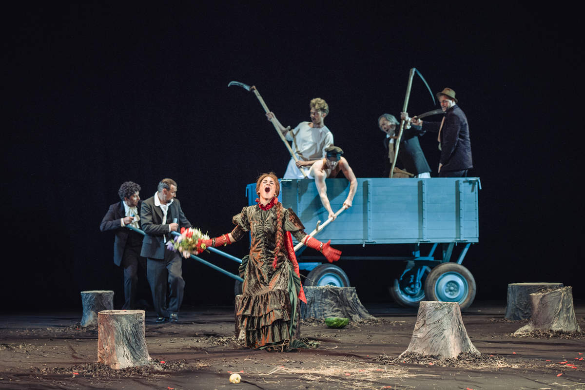 Skats no izrādes "Ivanovs!" // Foto – Daina Geidmane