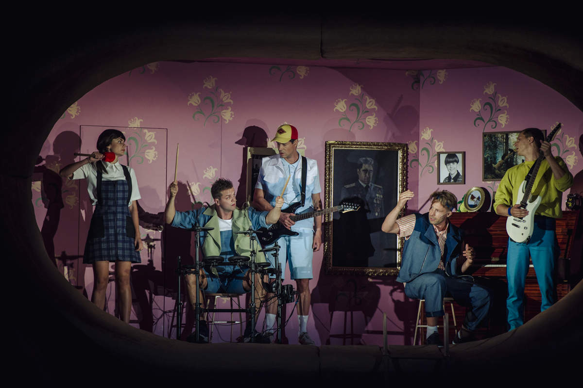 Skats no izrādes "Planēta Nr. 85" // Foto – Daina Geidmane