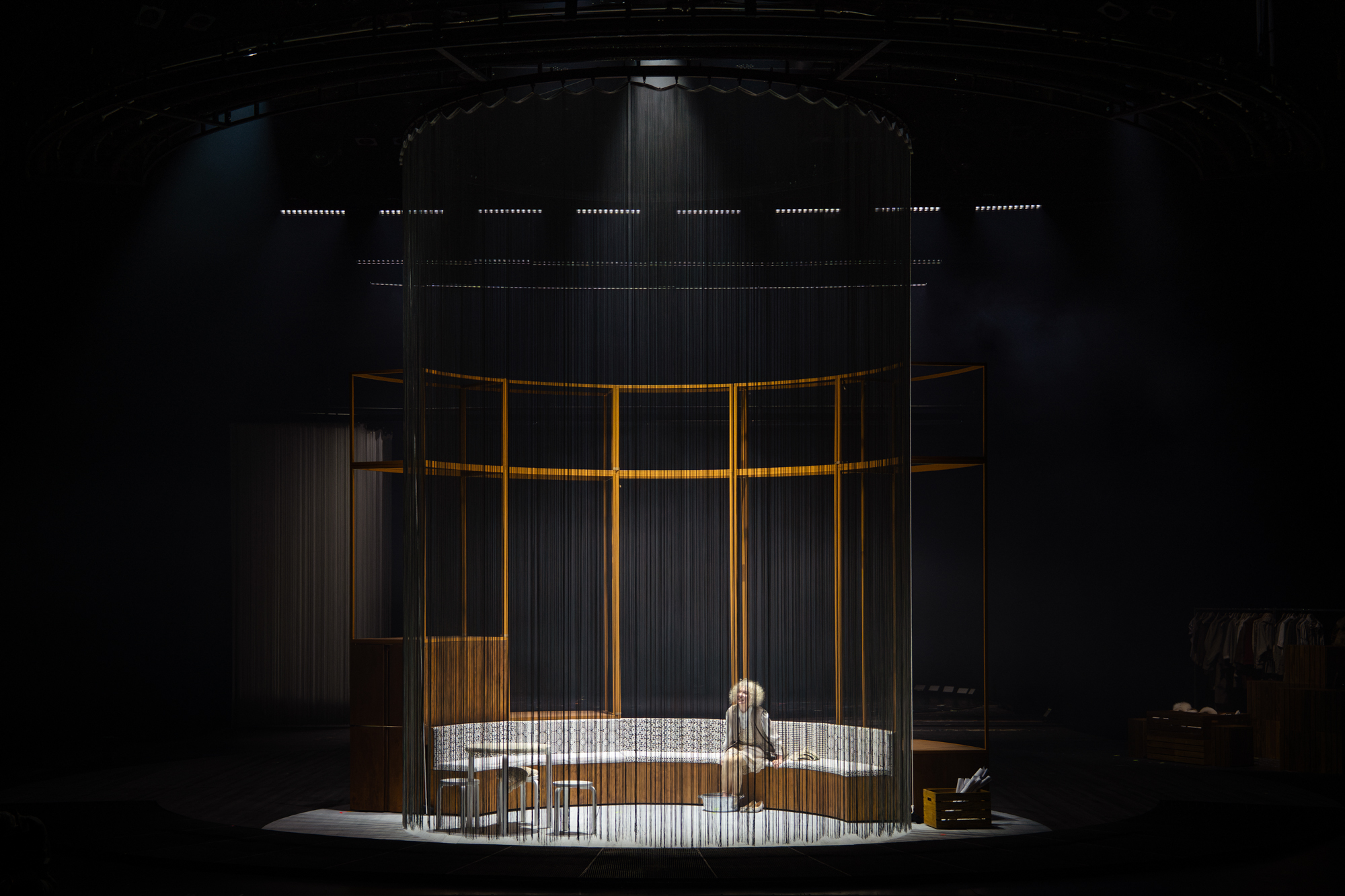 Skats no Dailes teātra izrādes "Dzen savu arklu pār mirušo kauliem" (scen. Germans Ermičs) // Foto – Marko Rass