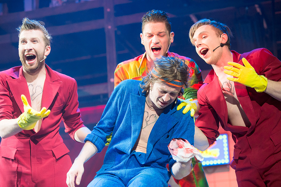 Dziedošie sanitāri – Viktors Ellers, Edgars Ozoliņš, Sandis Pēcis; Vinstons – Egons Dombrovskis // Foto – Edgars Pohevičs