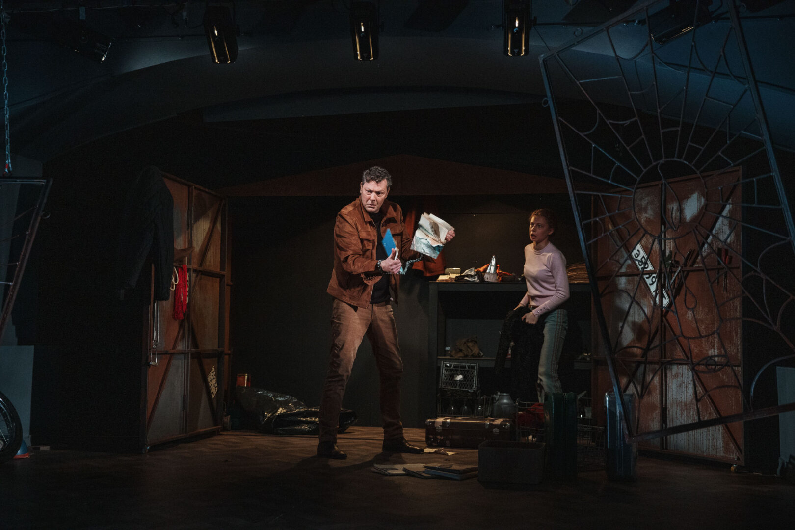 Skats no izrādes "Ko var cilvēks" // Foto – Matīss Markovskis