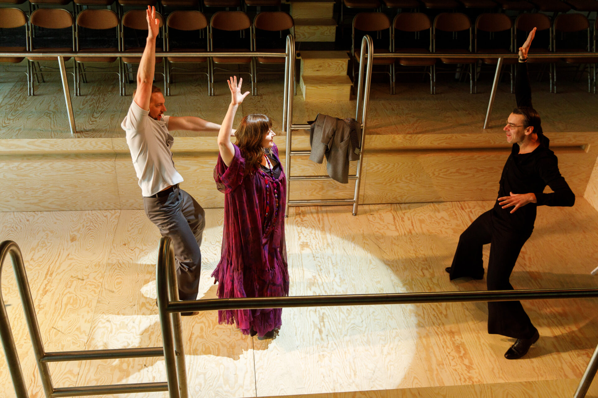 Džerijs – Rihards Jakovels, Emma – Elīna Vāne, Roberts – Kārlis Freimanis // Foto – Matīss Markovskis