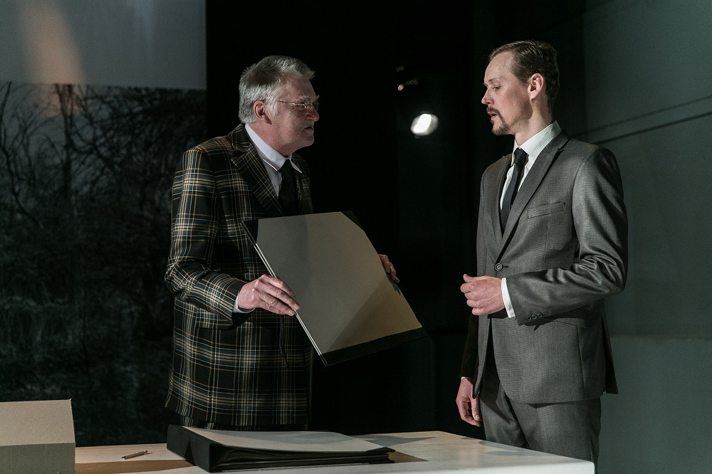 Knuts Brūvīks – Juris Laviņš, Sūlness – Krišjānis Salmiņš // Foto – Matīss Markovskis