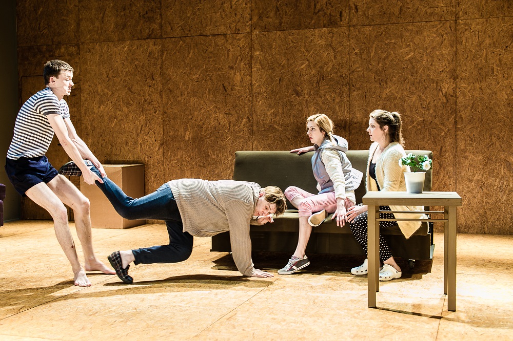 Skats no izrādes "Apjukums" // Foto – Matīss Markovskis