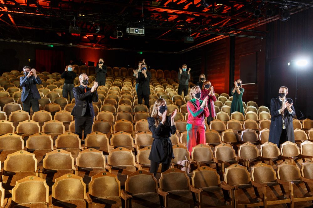 Skats no attālinātās "Spēlmaņu nakts" ceremonijas translācijas JRT Lielajā zālē (2020) // Publicitātes foto