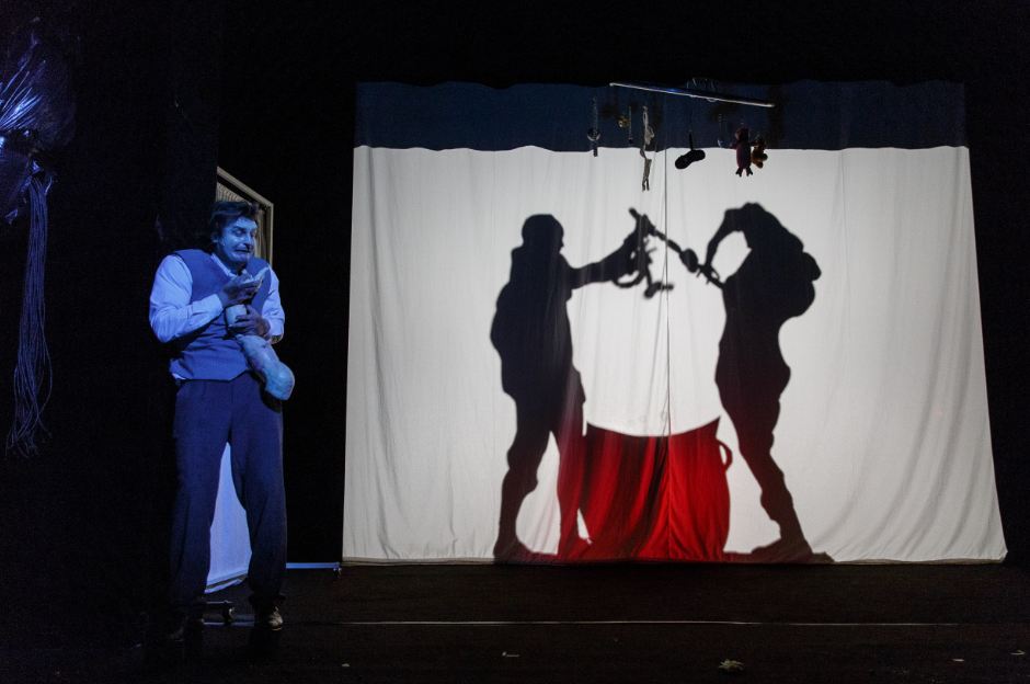 Skats no izrādes "Puscilvēki" // Foto – Matīss Markovskis