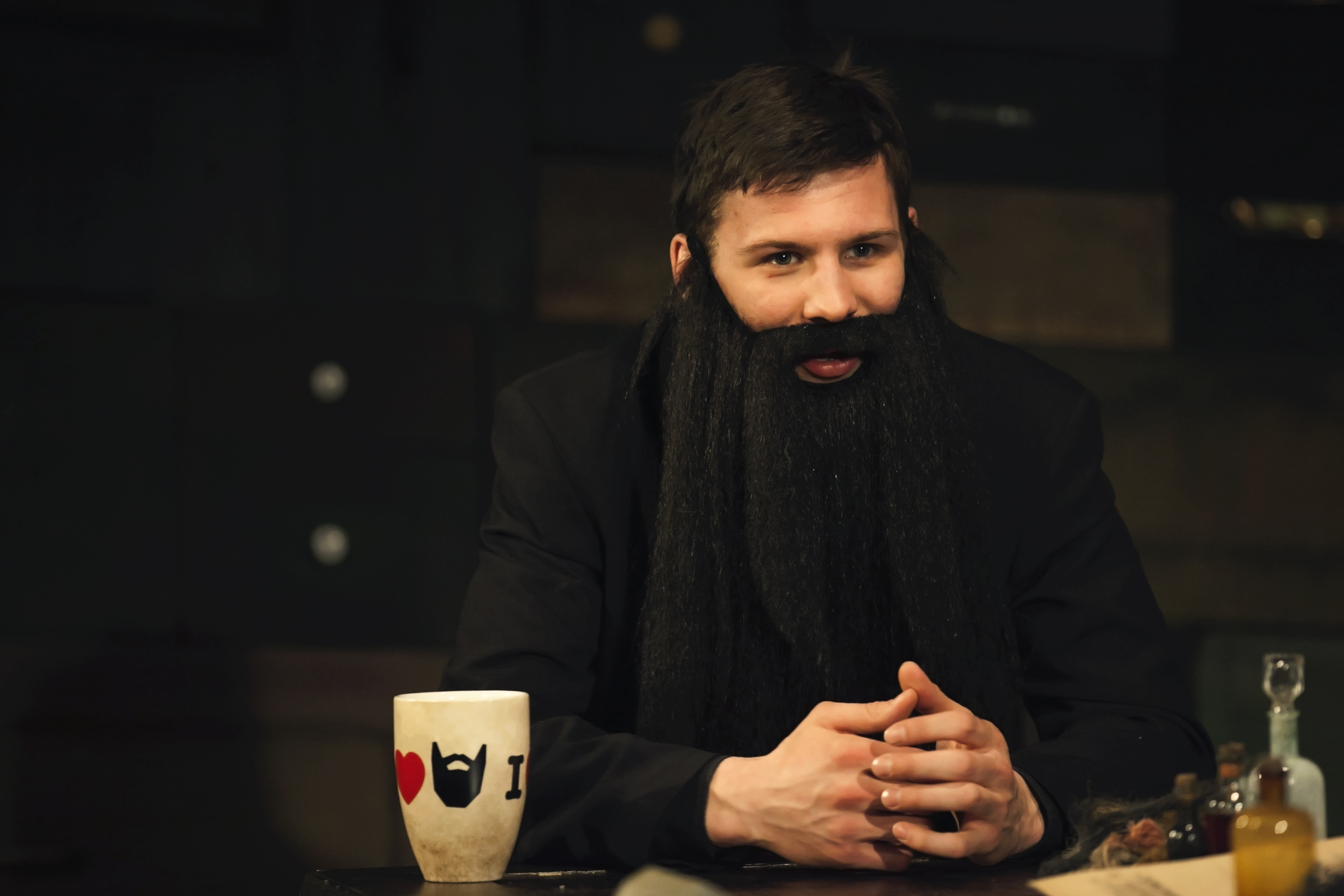 Raimonds Celms izrādē "Bārdas" // Foto – Inga Plūme