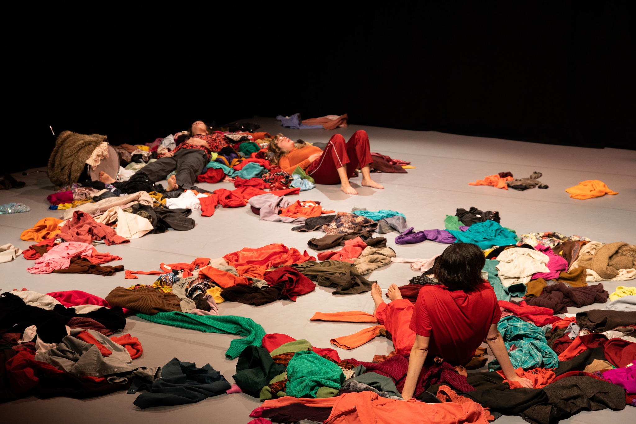 Skats no izrādes "Gadalaiki. Faux pas" // Foto – Patrīcija Luiza Broka