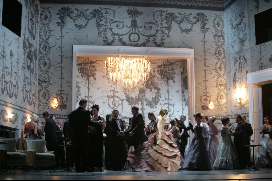 Skats no Dž. Verdi operas "Traviata" iestudējuma LNOB (2007) // Publicitātes foto