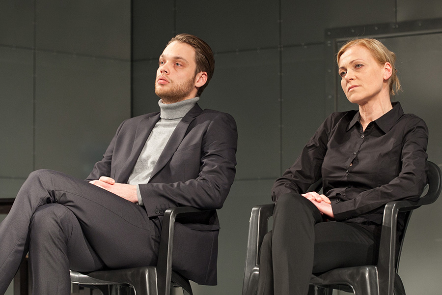 Gatis Maliks un Inese Kučinska izrādē "Mans Blasters ir izlādējies" // Foto – Ziedonis Safronovs