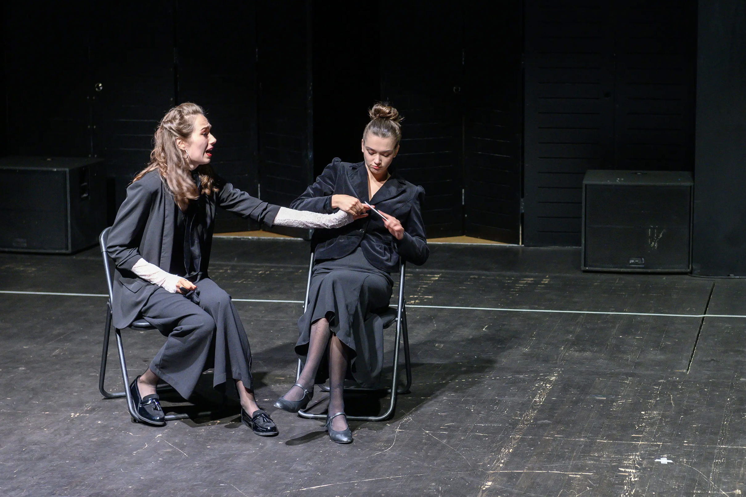 Evelīna Priede – Karaliene Margarita izrādē "Ivonna, Burgundijas princese" (LKA, 2023, rež. Ralfs Liepa) // Foto – Uldis Bārdiņš