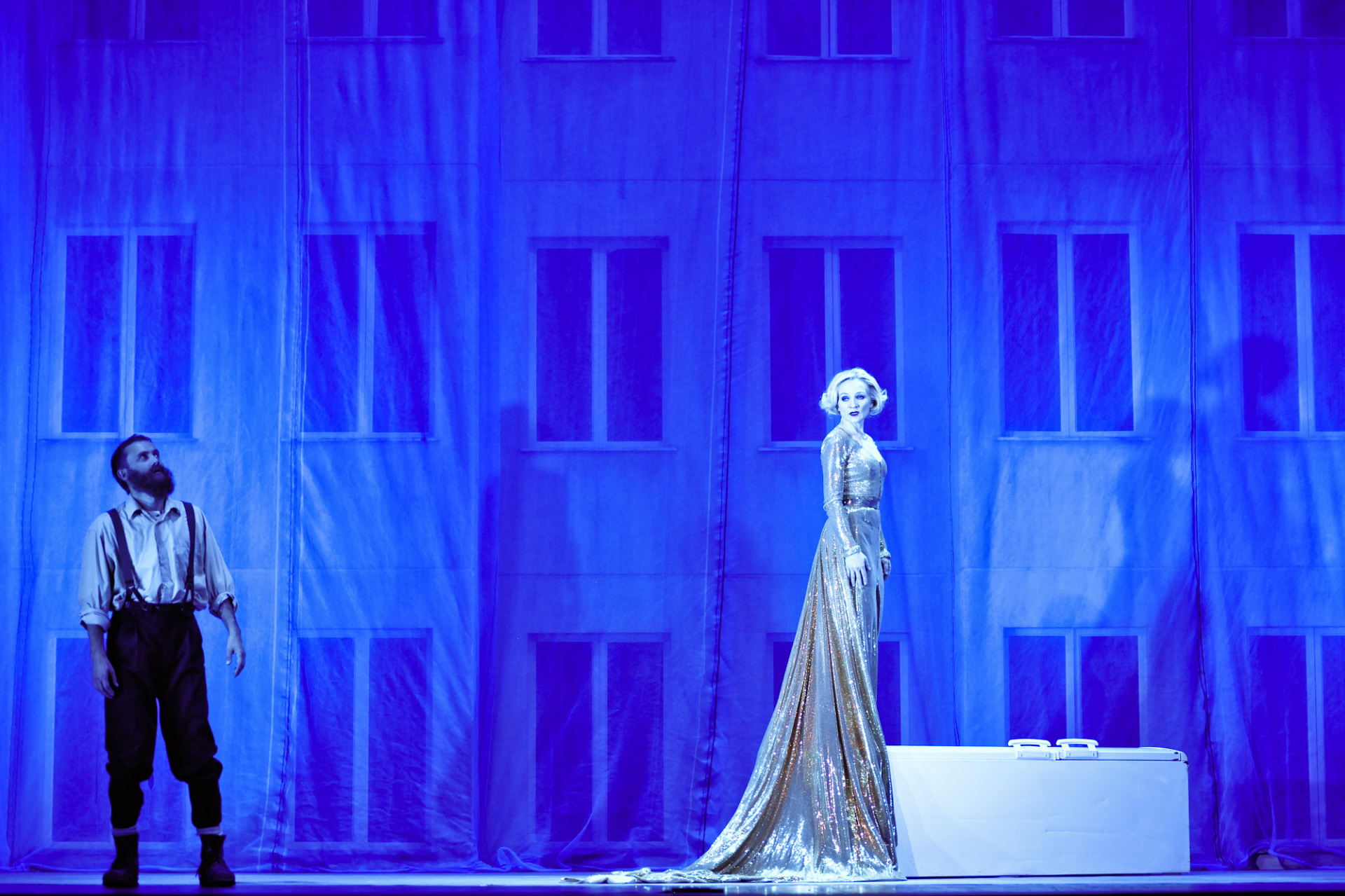 Skats no NT izrādes "Uguns un nakts" (rež. Viesturs Kairišs) // Foto – Kristaps Kalns