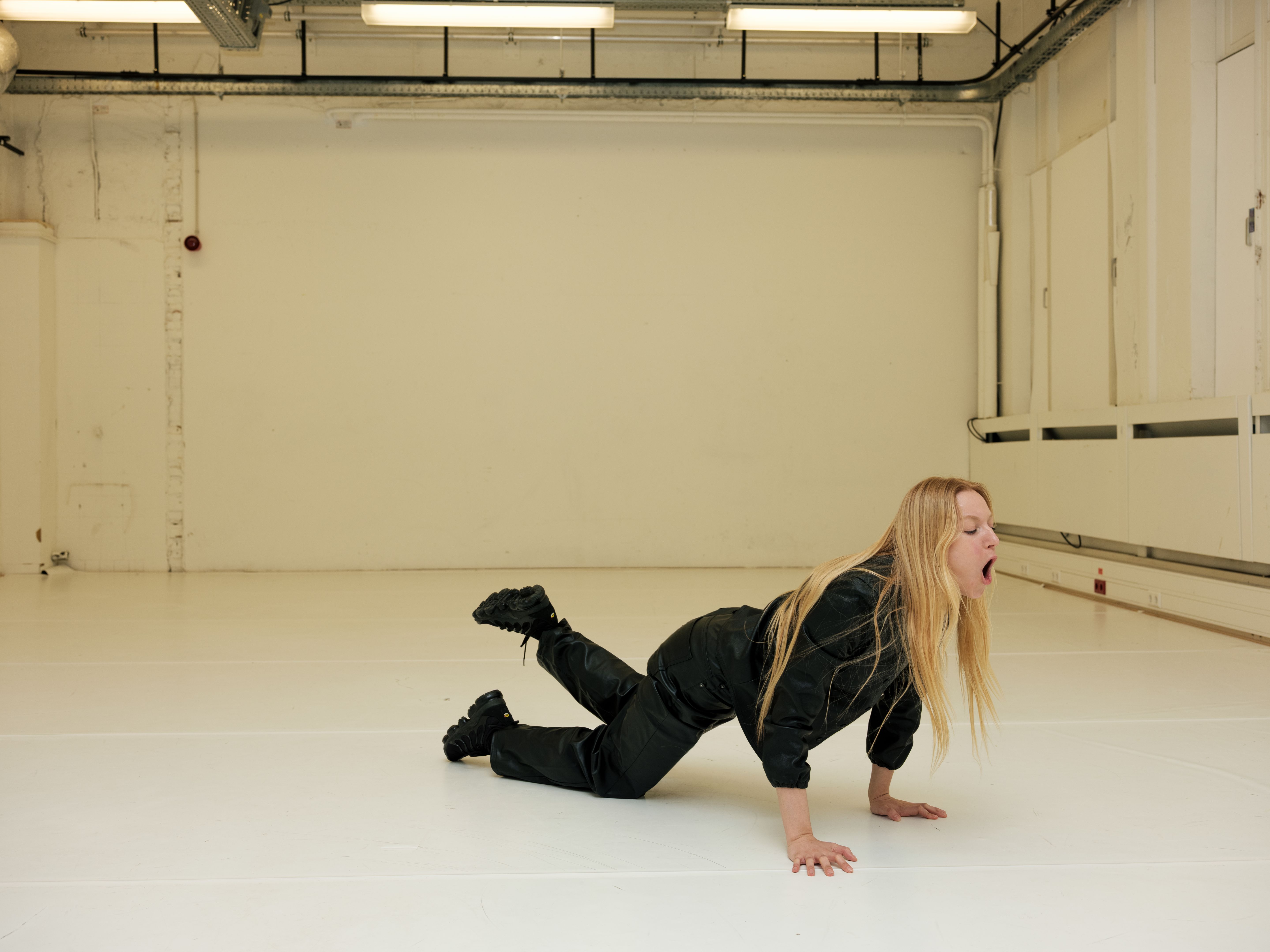 Skats no Janas Jacukas izrādes "HA" Ģertrūdes ielas teātrī // Foto – Pēteris Vīksna