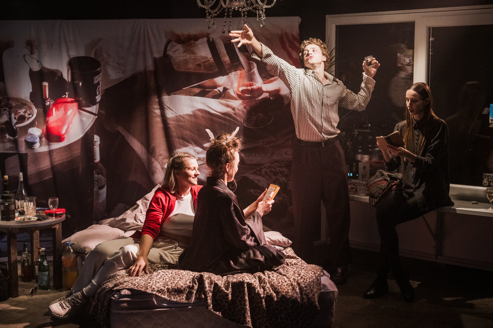 Skats no izrādes "Klusums un troksnis" // Foto – Mārcis Baltskars