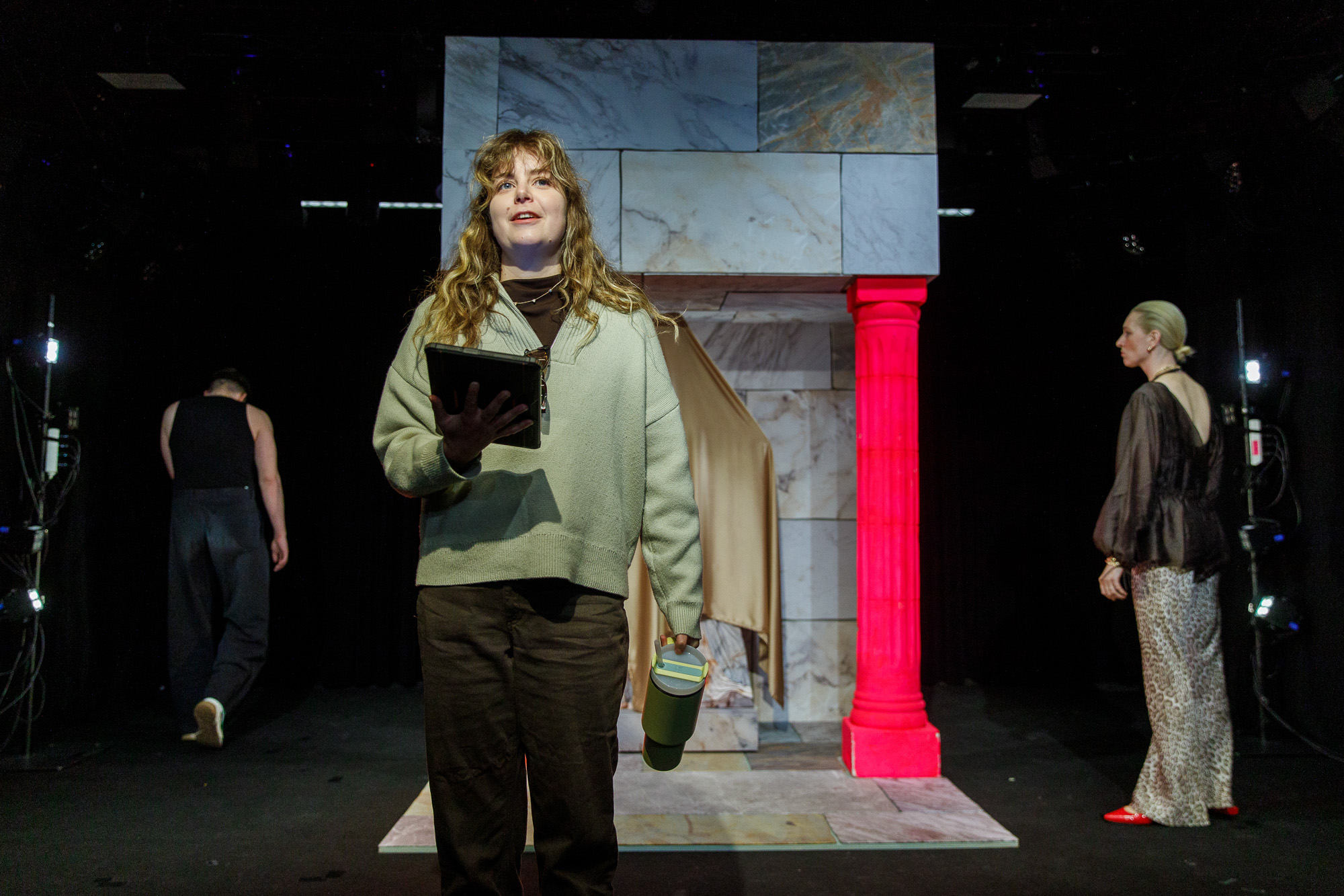 Skats no izrādes "Pirmā jauniete" // Foto – Matīss Markovskis