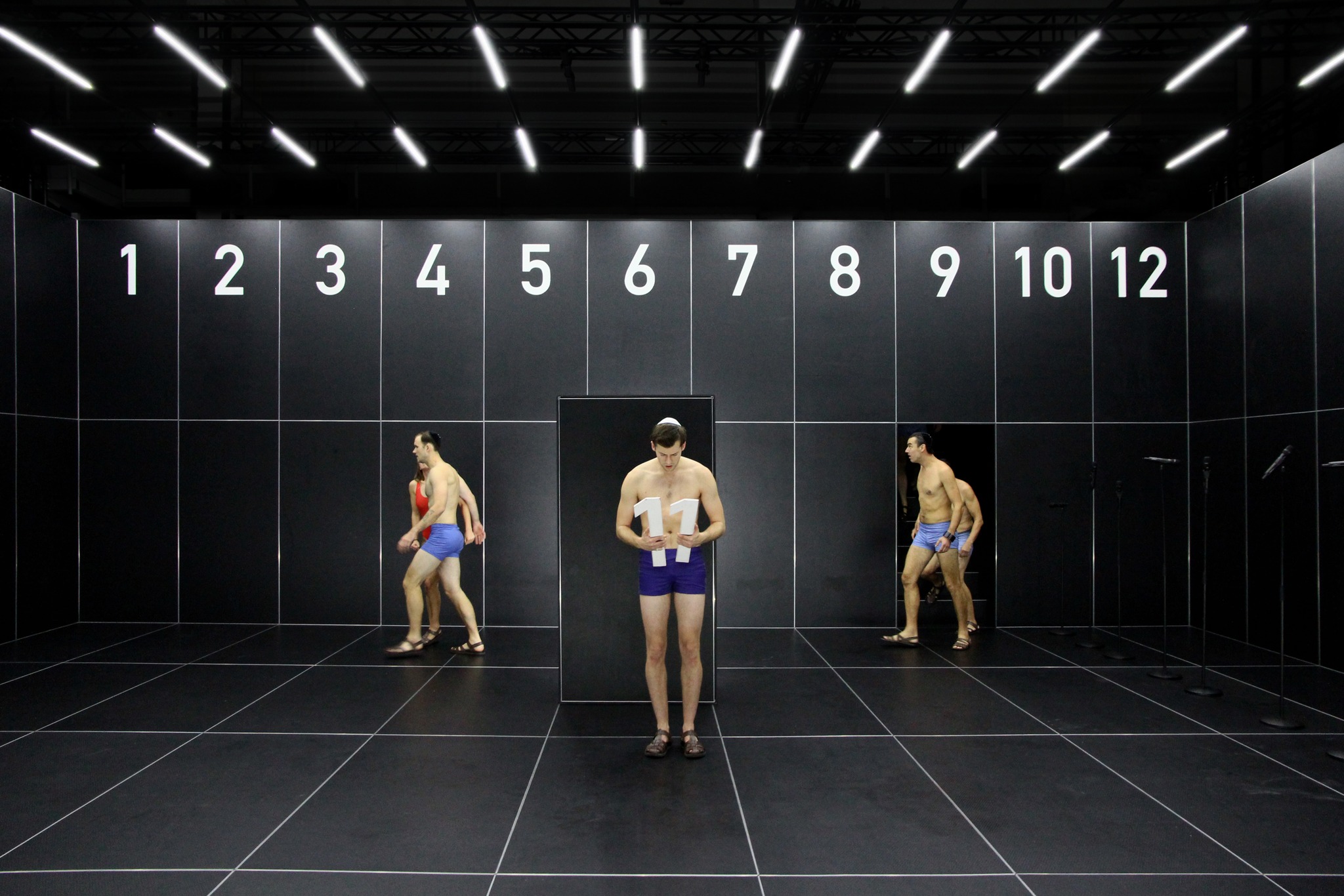 Kristas Dzudzilo, Reiņa Dzudzilo scenogrāfija Valmieras teātra izrādei "Jāzeps un viņa brāļi" // Foto – Matīss Markovskis