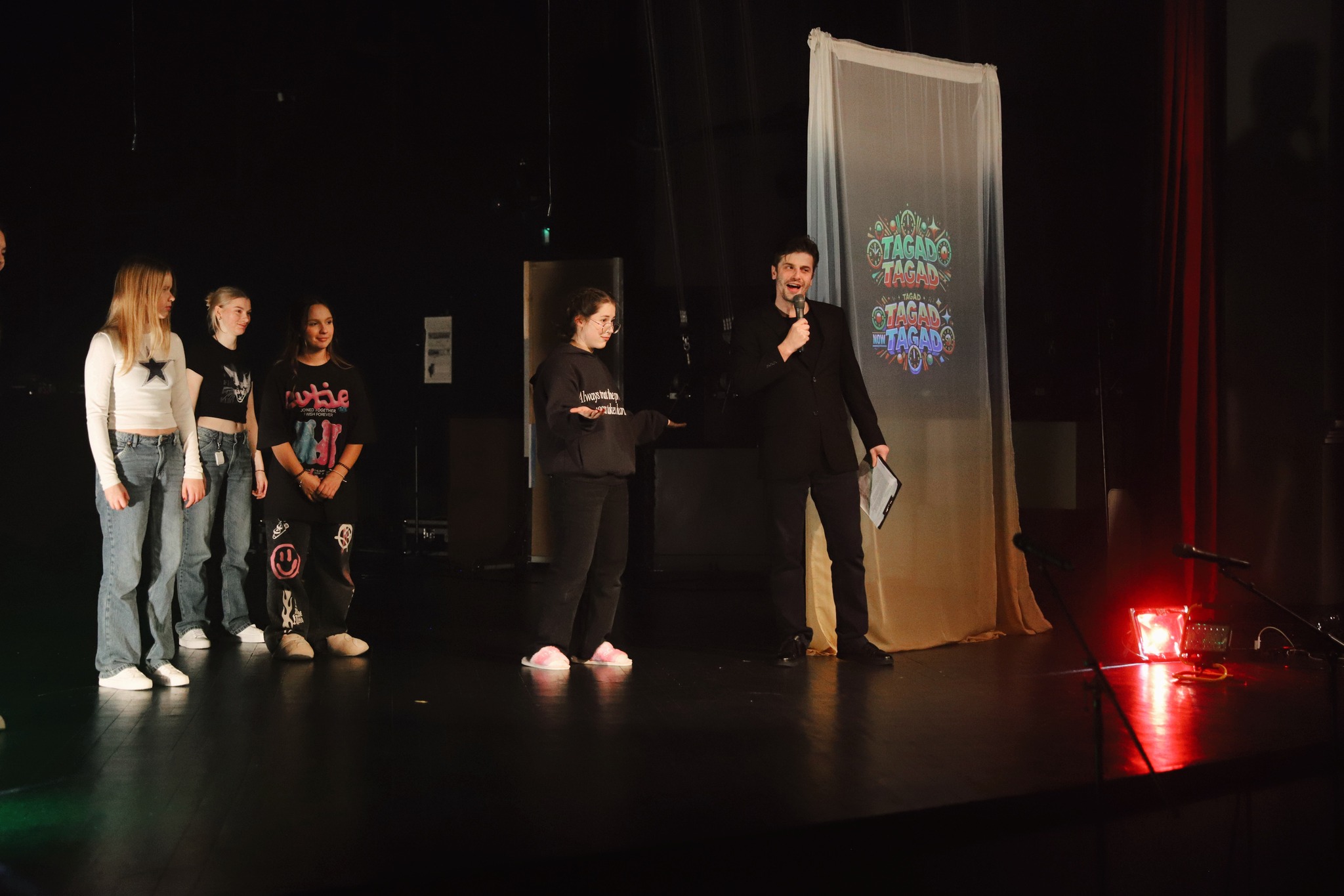 Skats no izrādes "Nākotnes lēmējas" // Foto – Valentīns Isakovs