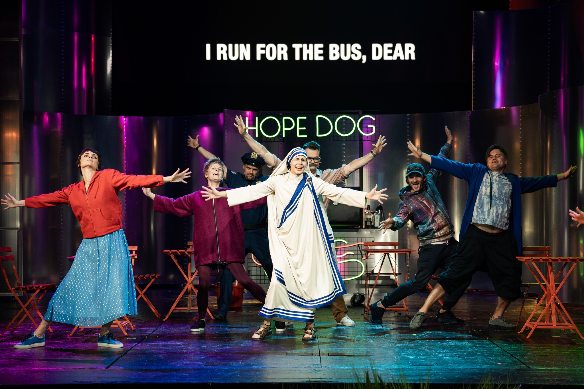 Skats no Dailes teātra izrādes "Pusnakts šovs ar Jūdu Iskariotu" (2022) // Foto – Mārcis Baltskars