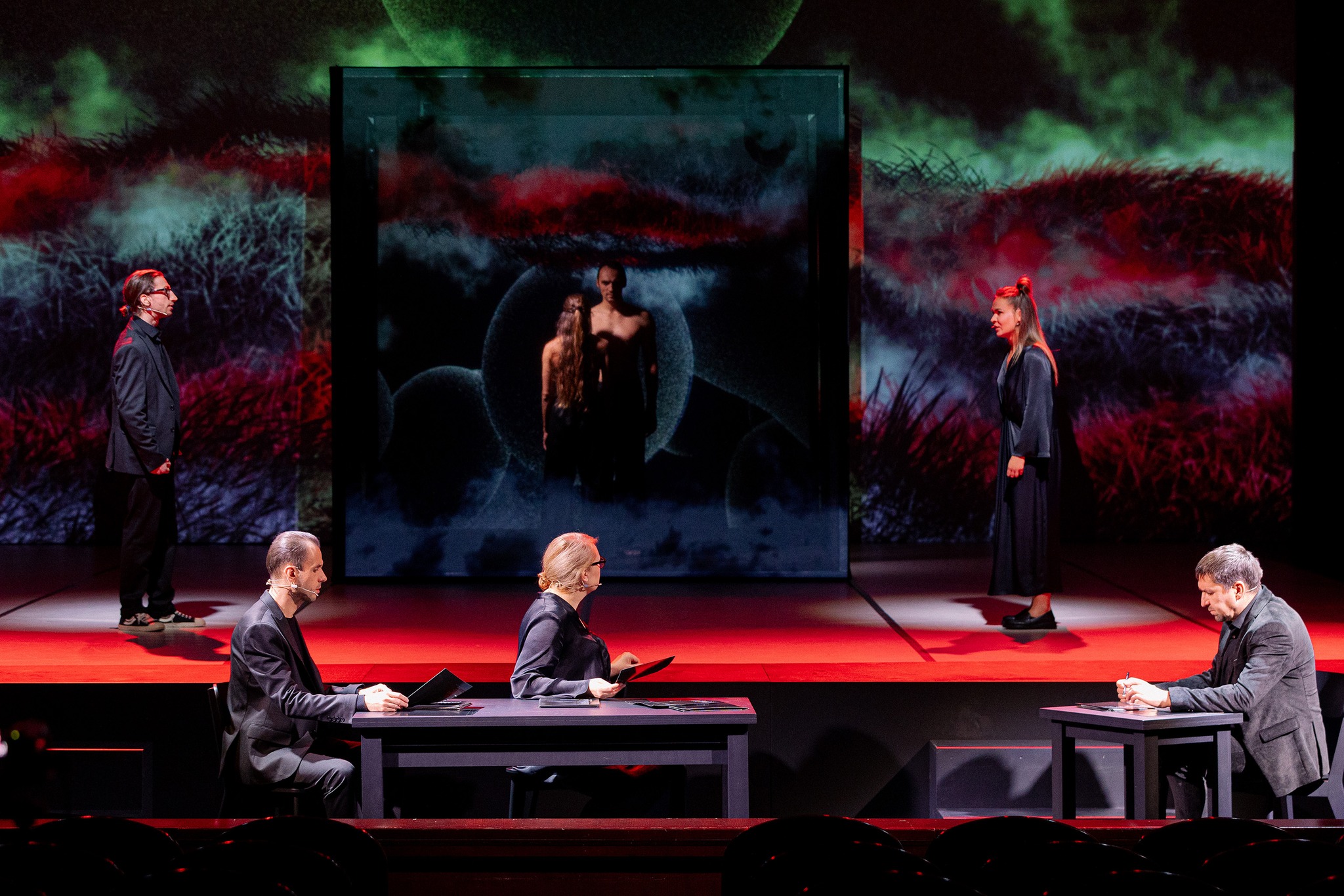 Skats no izrādes "Kāds noteikti atnāks" // Foto – Džeina Saulīte