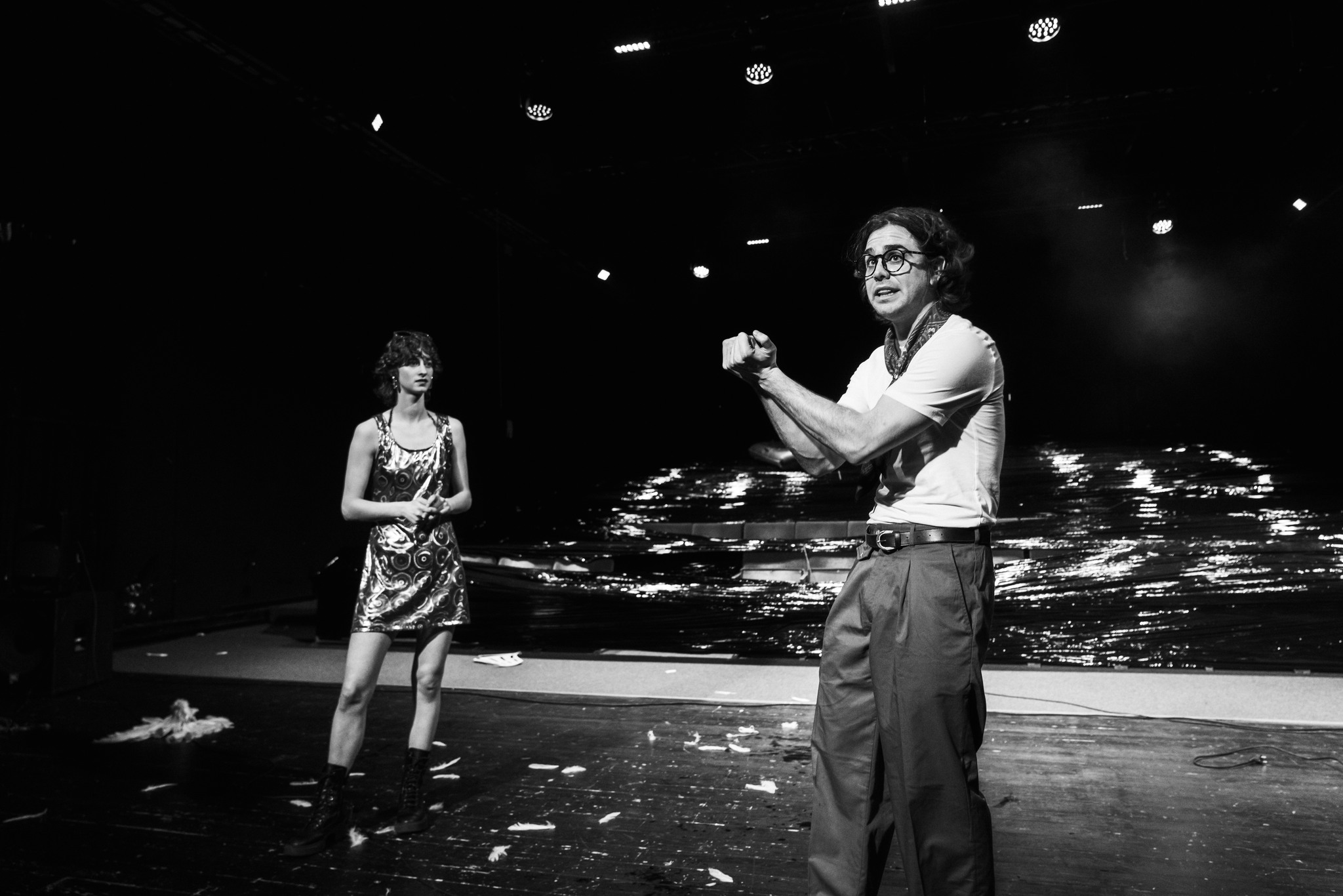 Skats no LKA studentu izrādes "Nevienam nezināmā Marija" (rež. Elmārs Seņkovs) // Foto – Elizabete Bethere