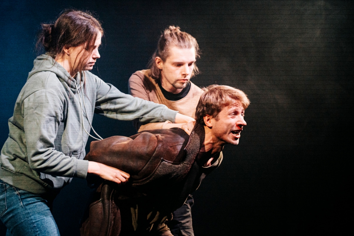 Skats no Klāva Kristapa Košina izrādes "Konklāvs" DDT // Publicitātes foto