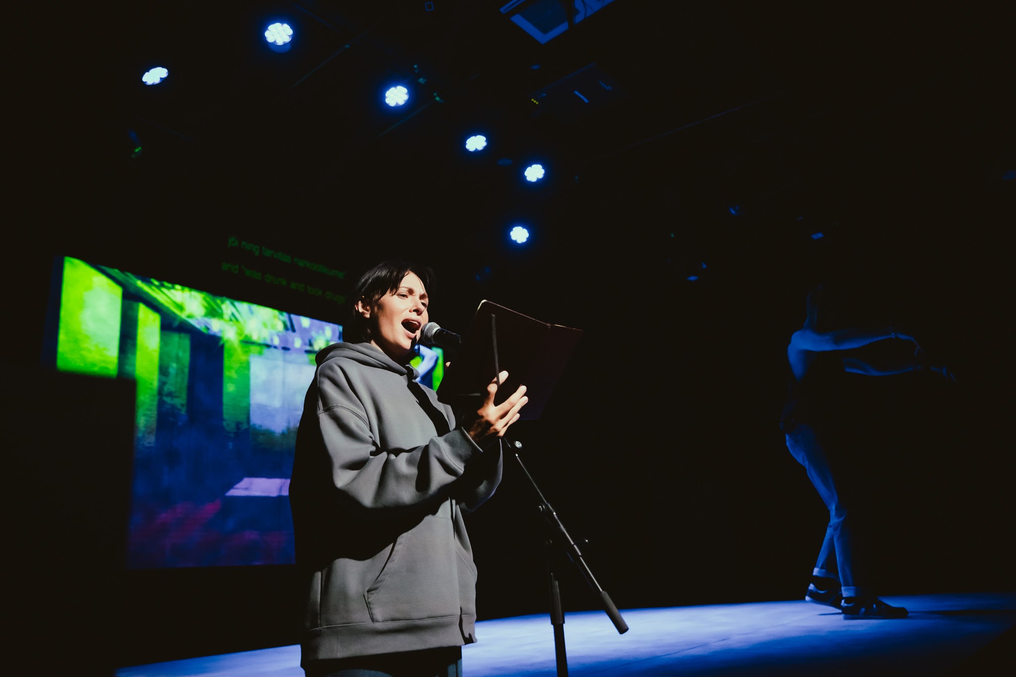 Skats no teātra "Brīvā skatuve" (Igaunija) un Kijivas Dramaturgu teātra projekta "Izvēlies labāku versiju" (rež. Valters Sīlis) // Foto – Ilja Smirnov