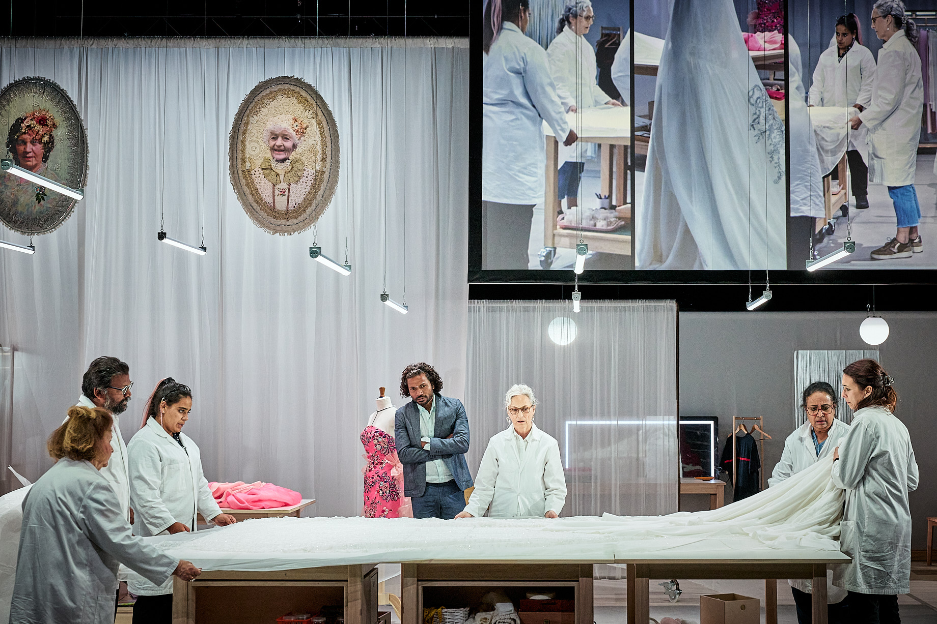 Skats no Strasbūras Nacionālā teātra izrādes "Lacrima" (rež. Karolīne Gijēla Ngujena) // Foto – Jean-Louis Fernandez