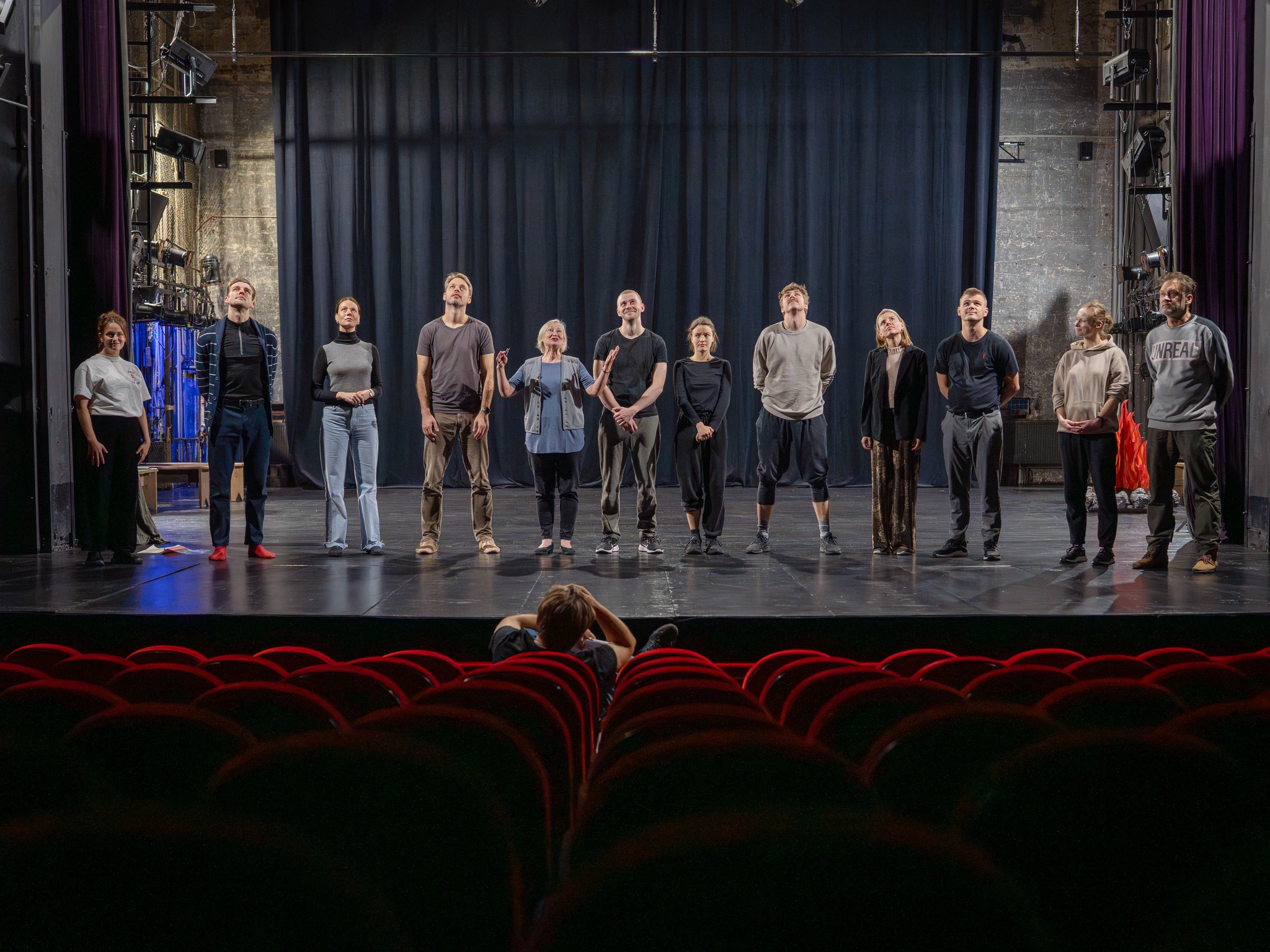 Skats no Liepājas teātra pirmā 2025./2026. gada sezonas jauniestudējuma "Amerikas latvieši" mēģinājuma // Foto – Armands Kaušelis